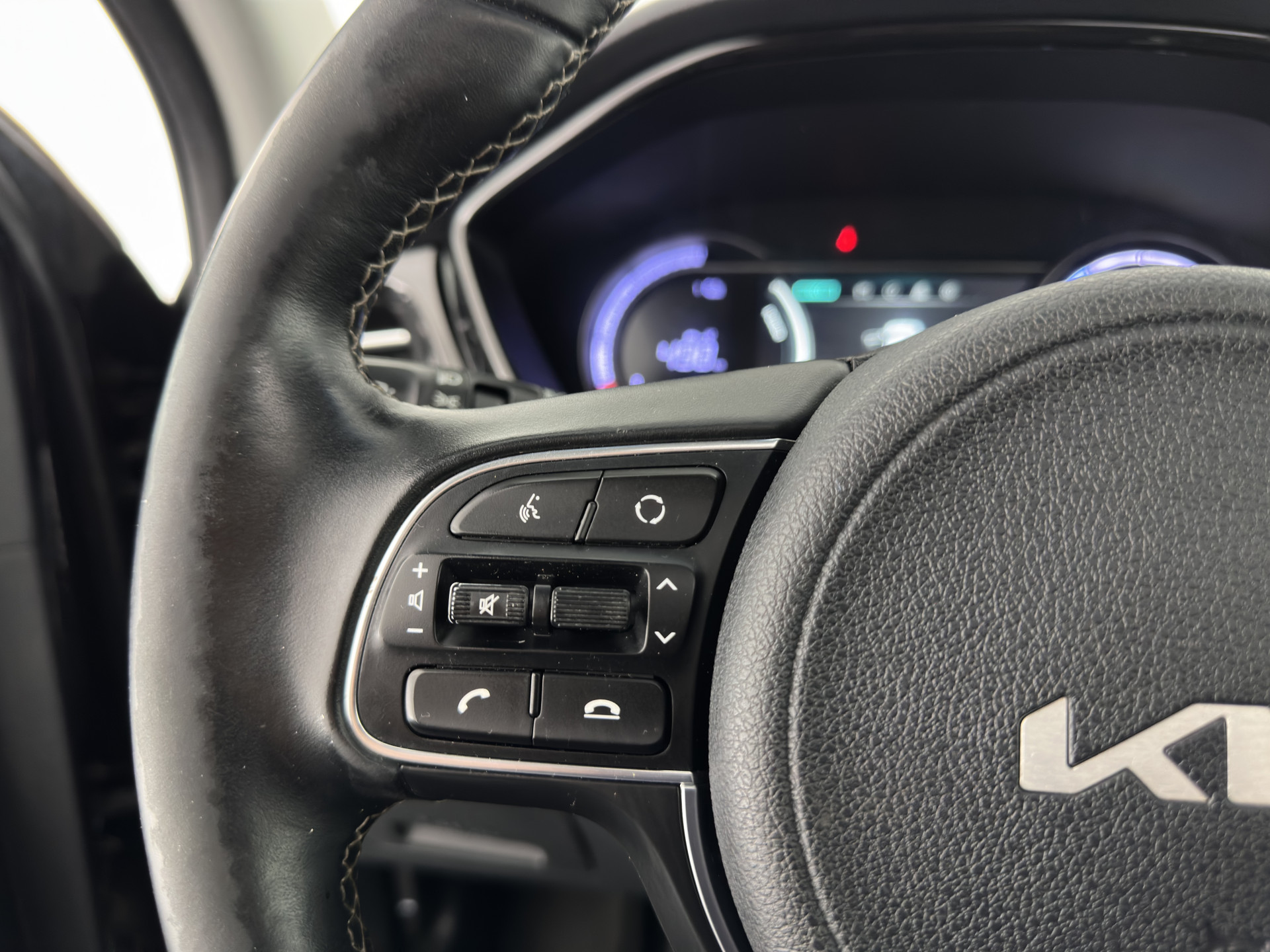 Kia e-Niro ExecutiveLine 64 kWh [ 3-Fase ] {SOH-100%} (INCL-BTW) Aut. *PANO | LEATHER | JBL-AUDIO | FULL-LED | NAVI-FULLMAP | DAB | ADAPTIVE-CRUISE | CAMERA | MEMORY-PACK | LANE-ASSIST | CCS-FASTLOADER | KEYLESS | DIGI-COCKPIT | 17"ALU*