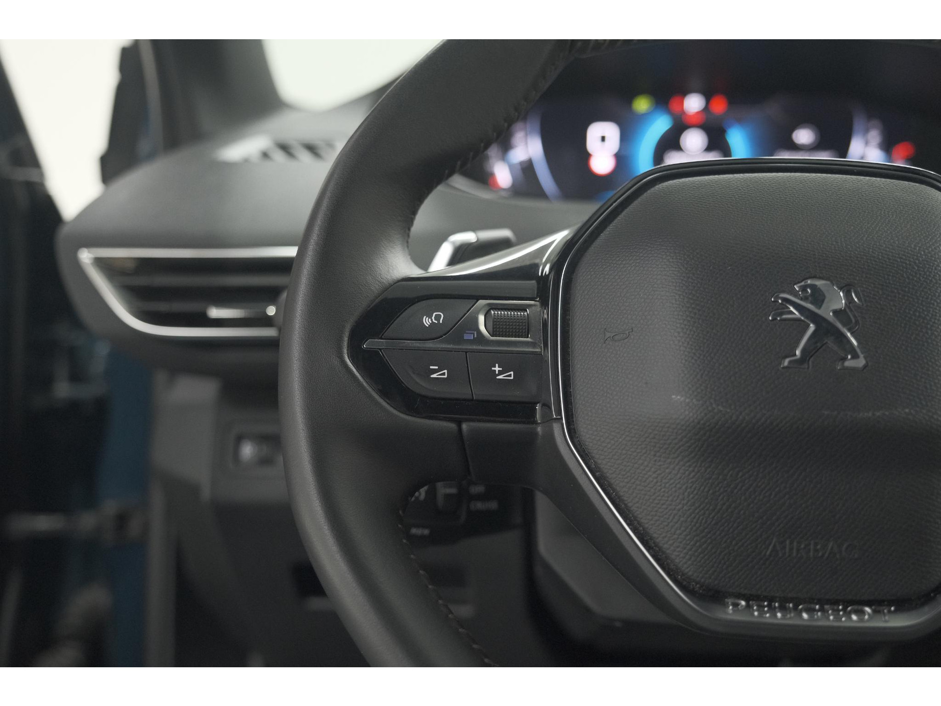 Peugeot 5008 PureTech 130 EAT8 Active Pack | 7 Zitplaatsen | Camera | Navigatie | Apple Carplay | Parkeersensoren
