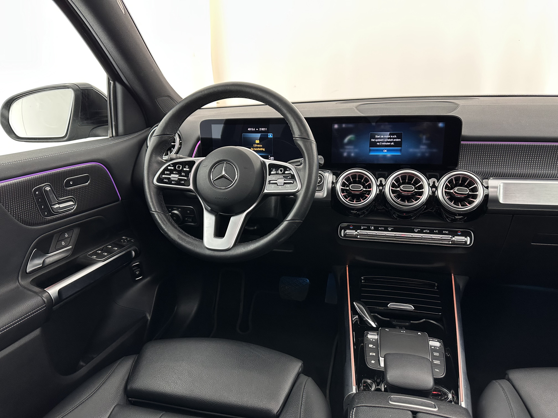 Mercedes-Benz GLB 200 Business Solution Luxury (INCL-BTW) *PANO | LEATHER | FULL-LED | AMBIENTLIGHT | HEATED-SPORTSEATS | WIDESCREEN-DIGICOCKPIT | DAB+ | NAVI-FULLMAP | CAMERA | PRIVACYGLASS | LANE-ASSIST | DYNAMIC-SELECT | 18'