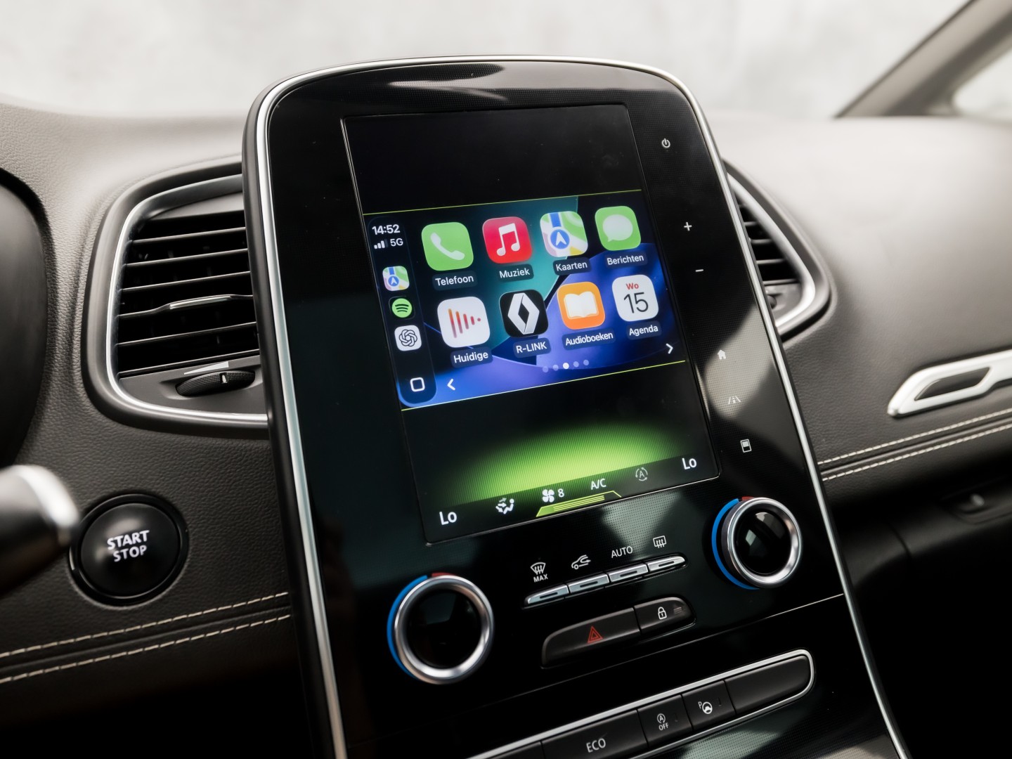 Renault Grand Scénic 1.3 TCe Bose 7 Persoons (PANORAMADAK, APPLE CARPLAY, GROOT NAVI, LEDER, SPORTSTOELEN, GETINT GLAS, BOSE AUDIO, CAMERA, NIEUWE APK, NIEUWSTAAT)