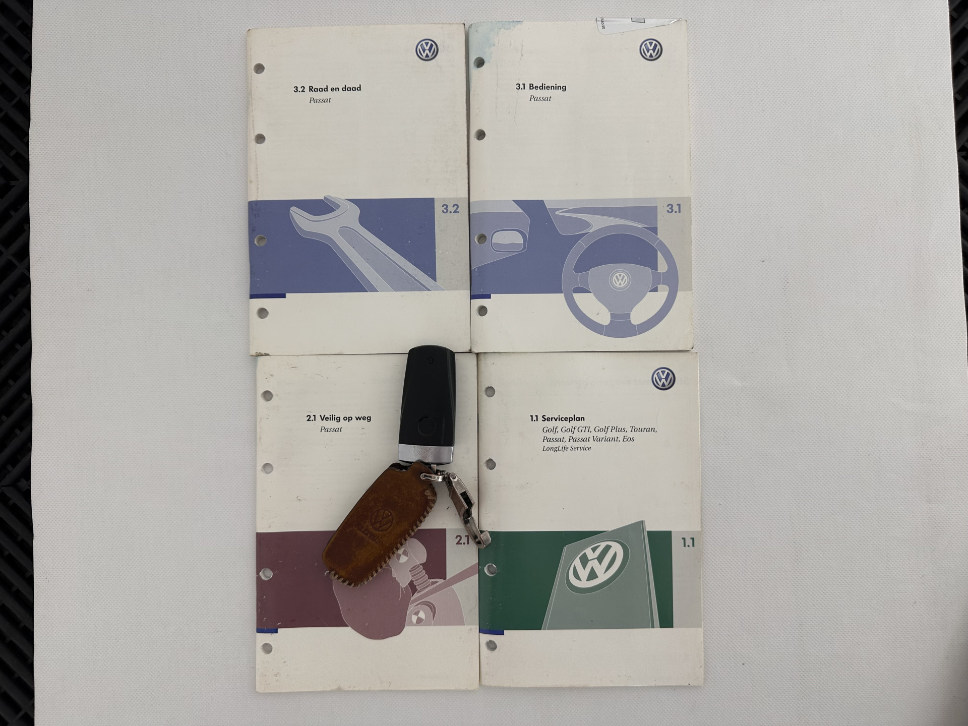 Volkswagen Passat 2.0 FSI Highline Aut. *NAVI-FULLMAP | LEATHER-ALCANTARA | SPORT-SEATS | ECC | HEATED-SEATS | PDC | CRUISE*