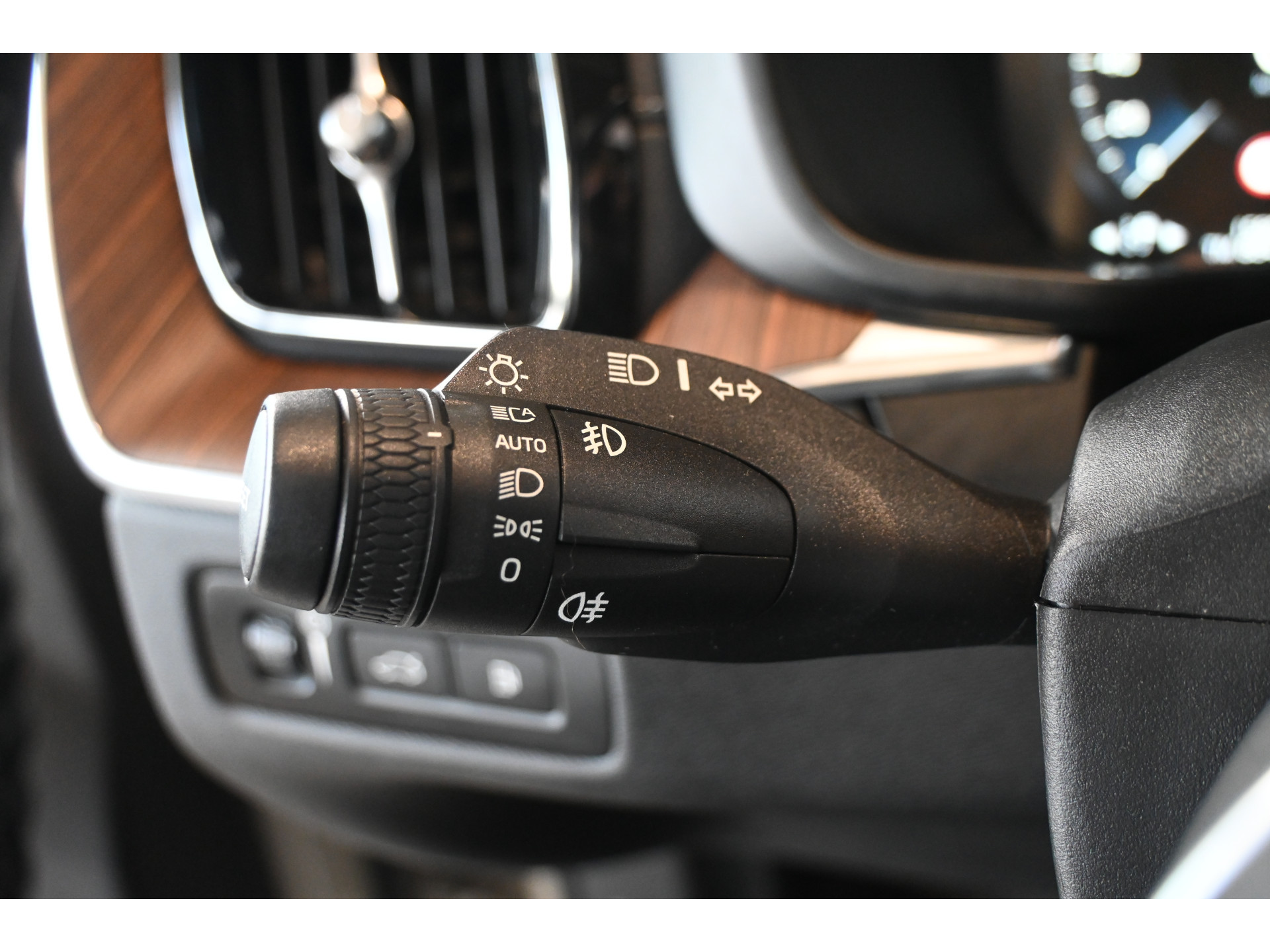 Volvo XC60 2.0 T8 Twin Engine AWD Inscription Harman/Kardon Navigatie Panoramadak Carplay Goed Onderhouden! Inruil Mogelijk!