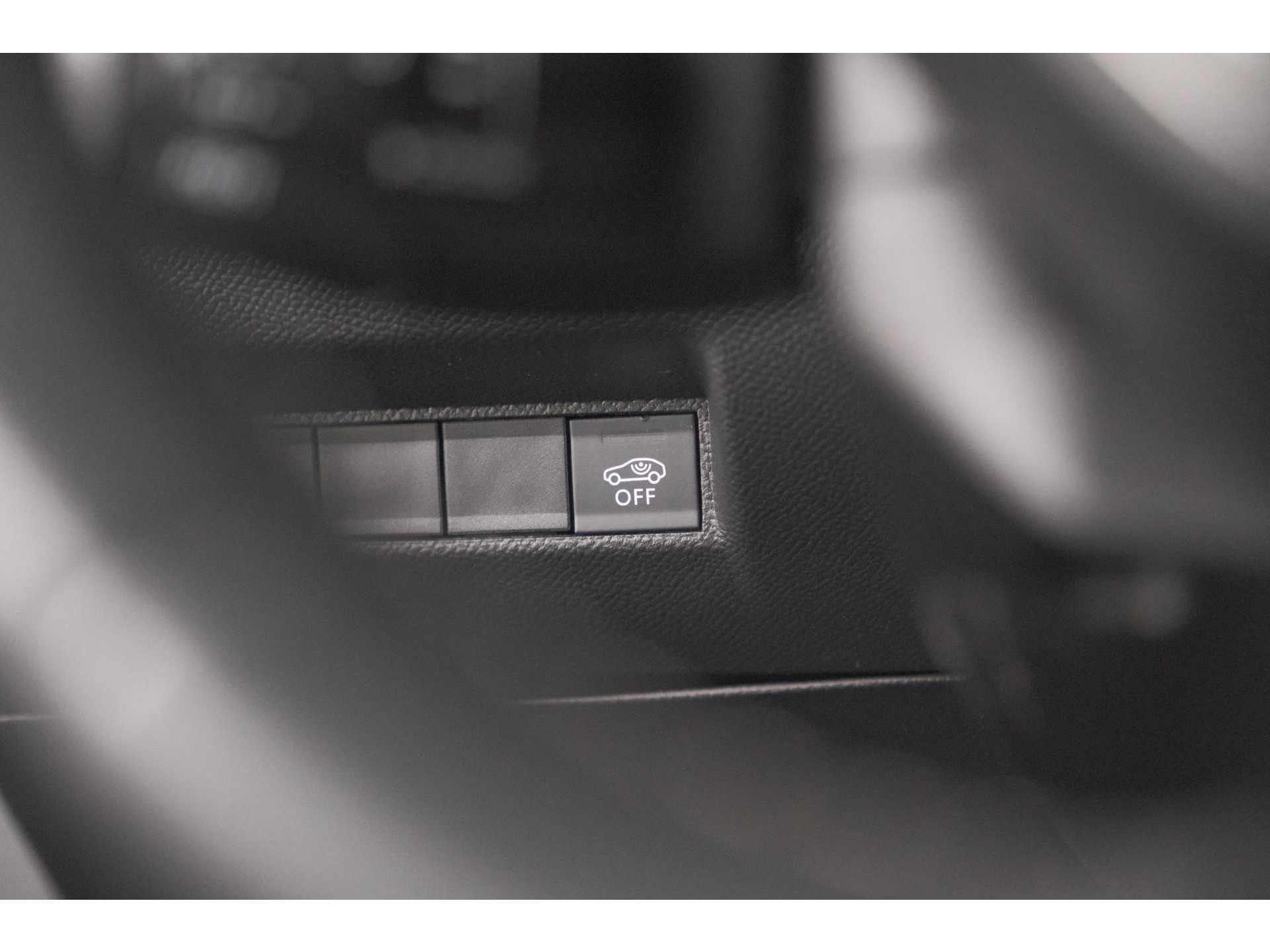 Peugeot 2008 PureTech 130 EAT8 GT | Camera | Apple Carplay | Parkeersensoren | 17 Inch Lichtmetalen Velgen