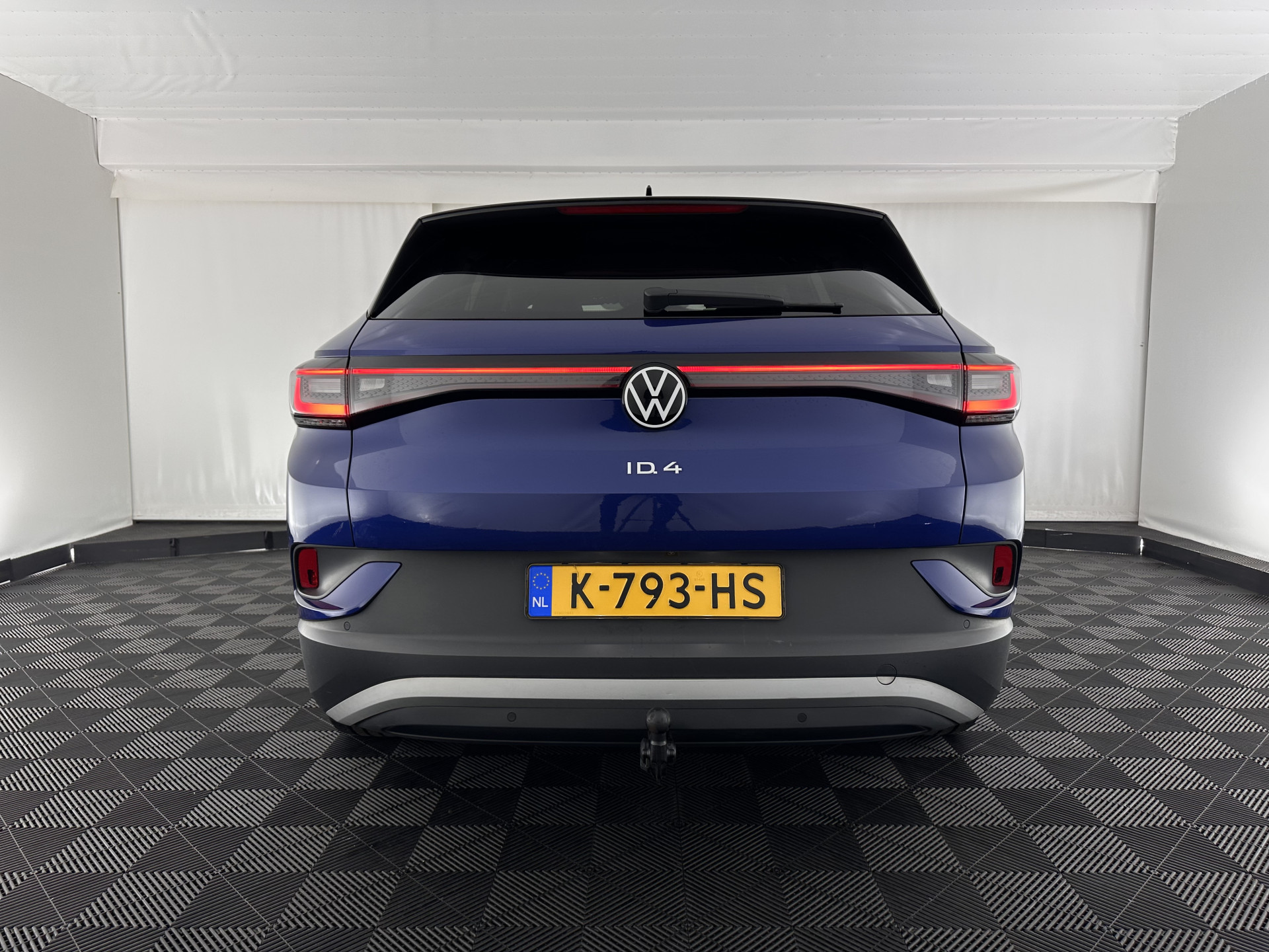 Volkswagen ID.4 First 77 kWh [ 3-Fase-11kW ] {SOH-83%} (INCL-BTW) *LEATHER-MICROFIBRE | FULL-LED | ADAPTIVE-CRUISE | HEATED-COMFORTSEATS | DIGI-COCKPIT | AMBIENTLIGHT | NAVI-FULLMAP | PDC | TOWBAR | PRIVACY-GLASS | CAMERA | 20''ALU*