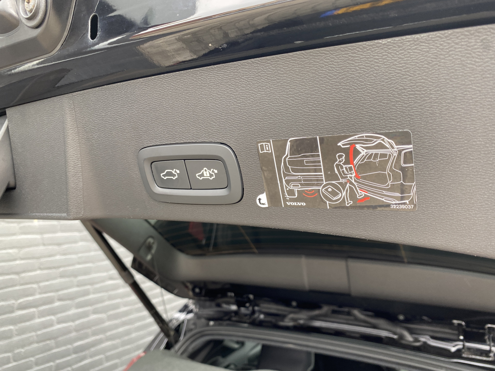 Volvo XC40 Recharge P8 AWD R-Design 408 pk | 1e eigenaar | dealer onderh. | panoramadak | trekhaak | 360 camera | stoelverw.