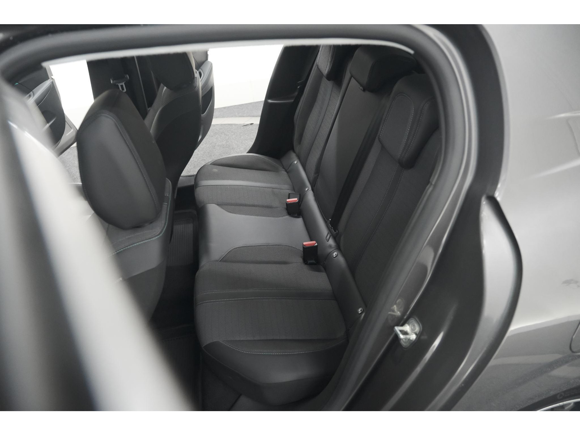 Peugeot 208 PureTech 100 EAT8 Allure Pack | Camera | Apple Carplay | Parkeersensoren | Stoelverwarming