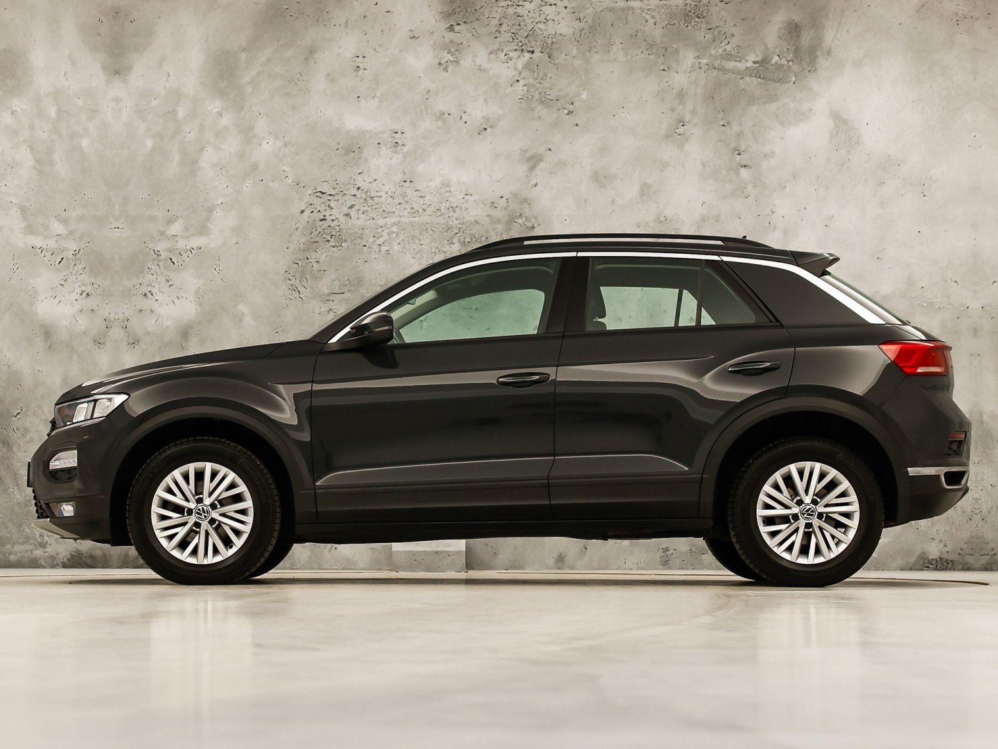 Volkswagen T-Roc 1.0 TSI Sport (APPLE CARPLAY, 1e EIGENAAR, GROOT NAVI, LM VELGEN, SPORTSTOELEN, PARKEERSENSOREN, ADAPTIVE CRUISE, NIEUWSTAAT)