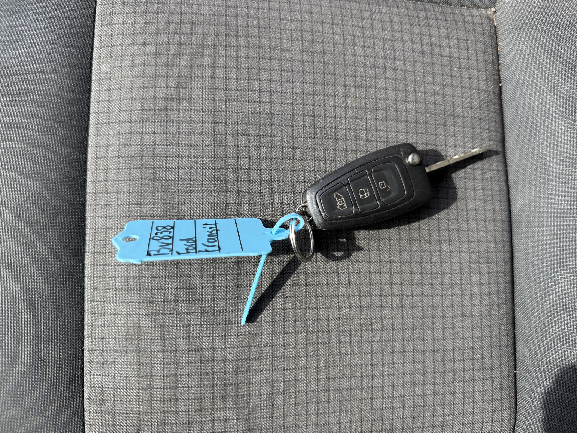 Ford Transit DC 2.0 TDCI L3H2 130PK 6-persoons Dubbele cabine L3H2 Trekhaak Parkeersensoren voor