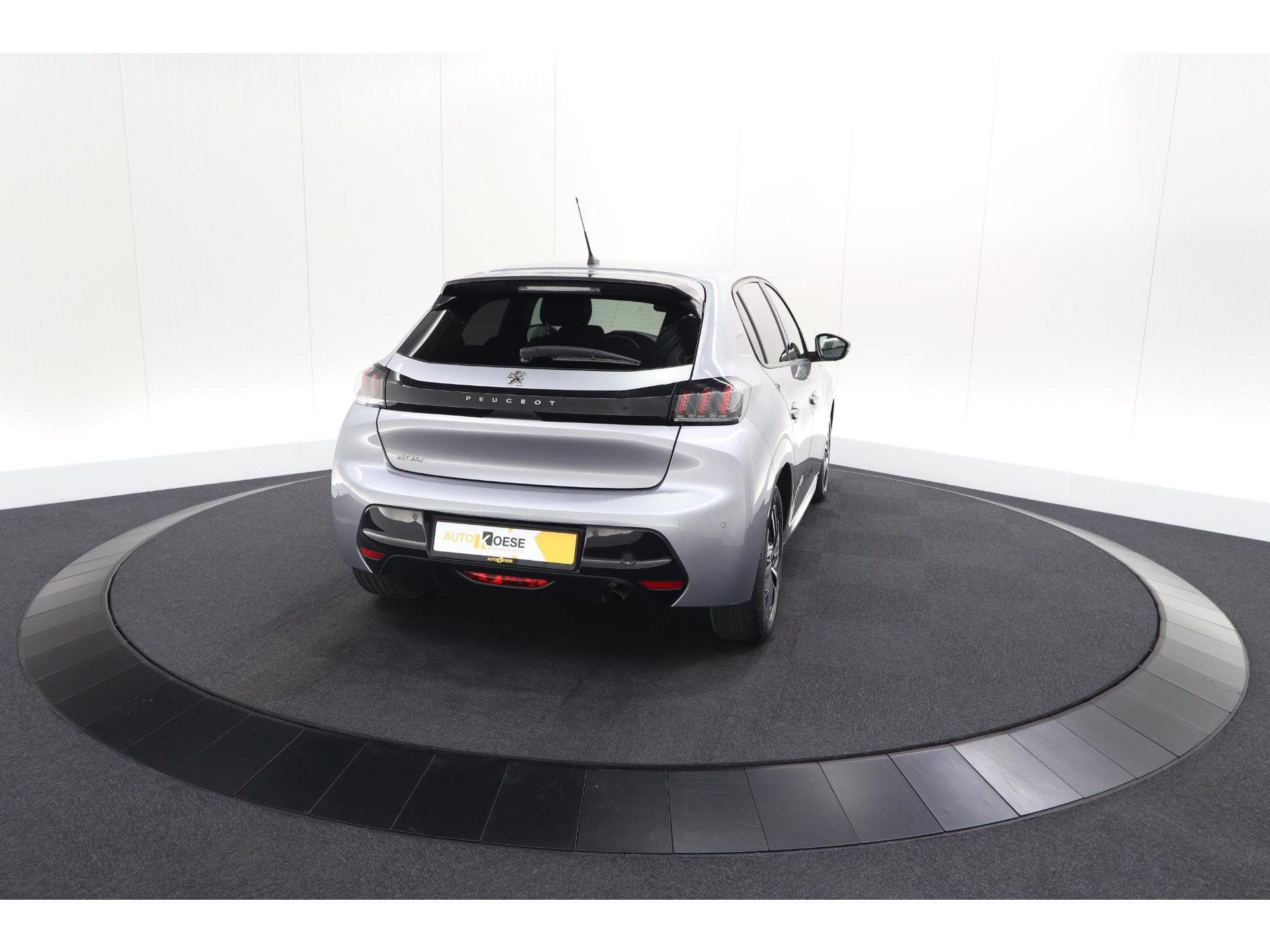 Peugeot 208 PureTech 100 Allure | Navigatie | Parkeersensoren | Apple Carplay