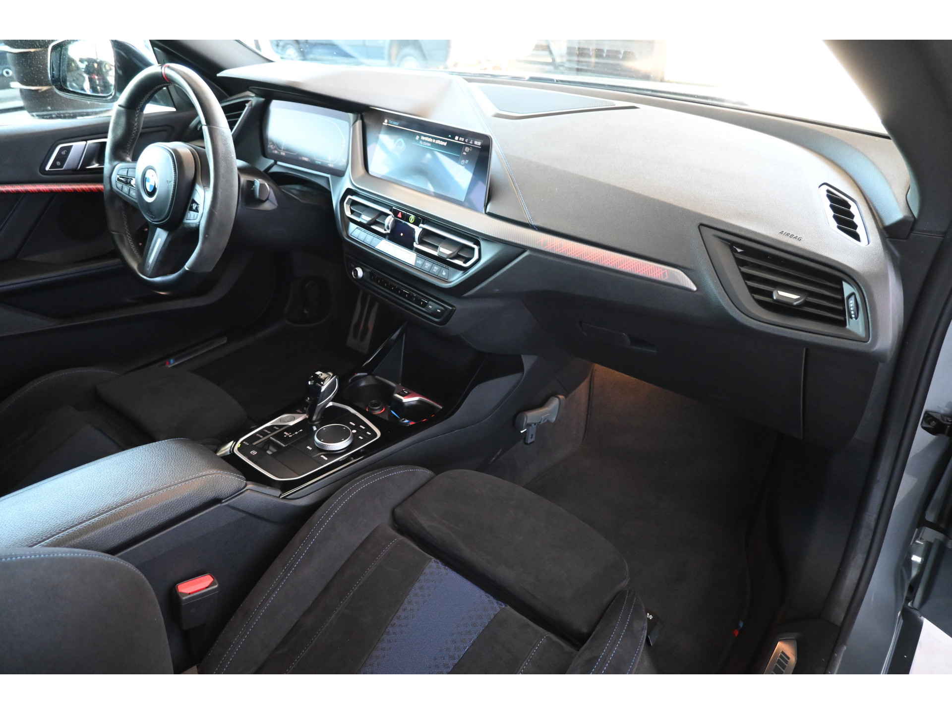 BMW 2-serie Gran Coupé 218i Business Edition M-Pakket Sportstoelen Panoramadak Virtual Dealer Onderhouden! Inruil Mogelijk!