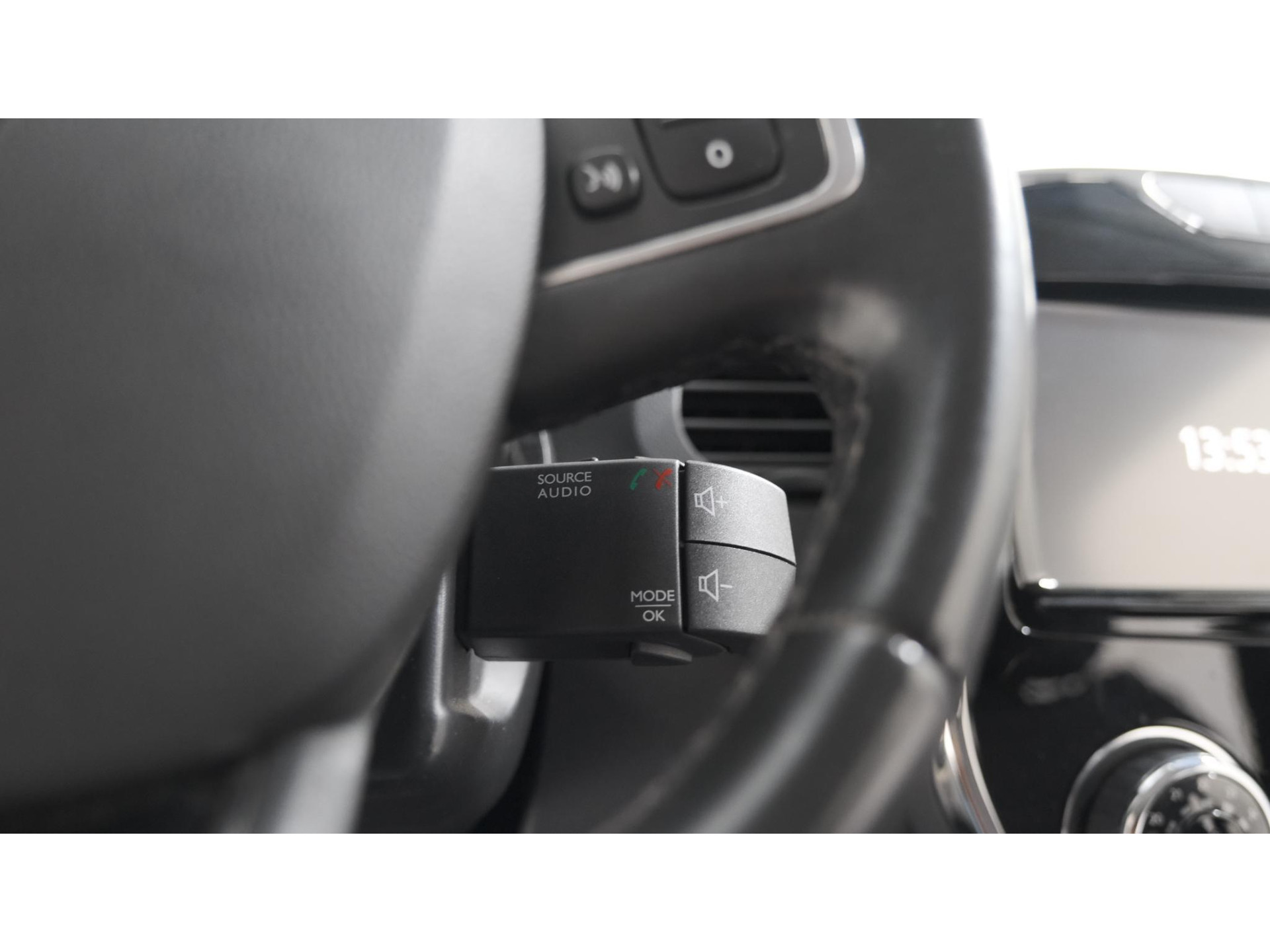Renault Captur TCe 120 Dynamique | Trekhaak | Camera | R-Link Navigatie | Parkeersensoren