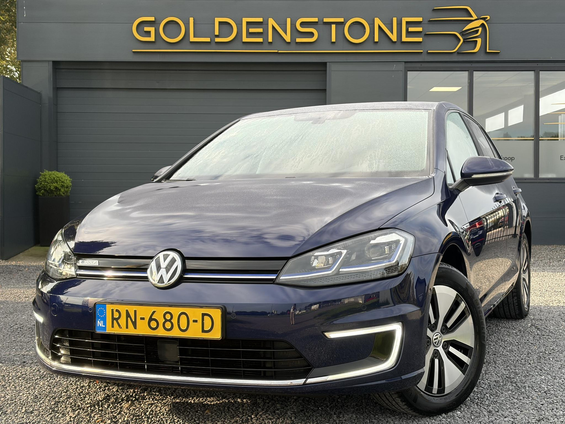 Volkswagen e-Golf e-Golf ✓SOH 88.57%✓Carplay✓Navi✓Leder✓Clima✓Cruise✓Pdc V+A✓LED✓16'' Lm velgen✓N.A.P✓Apk tot 02-2027