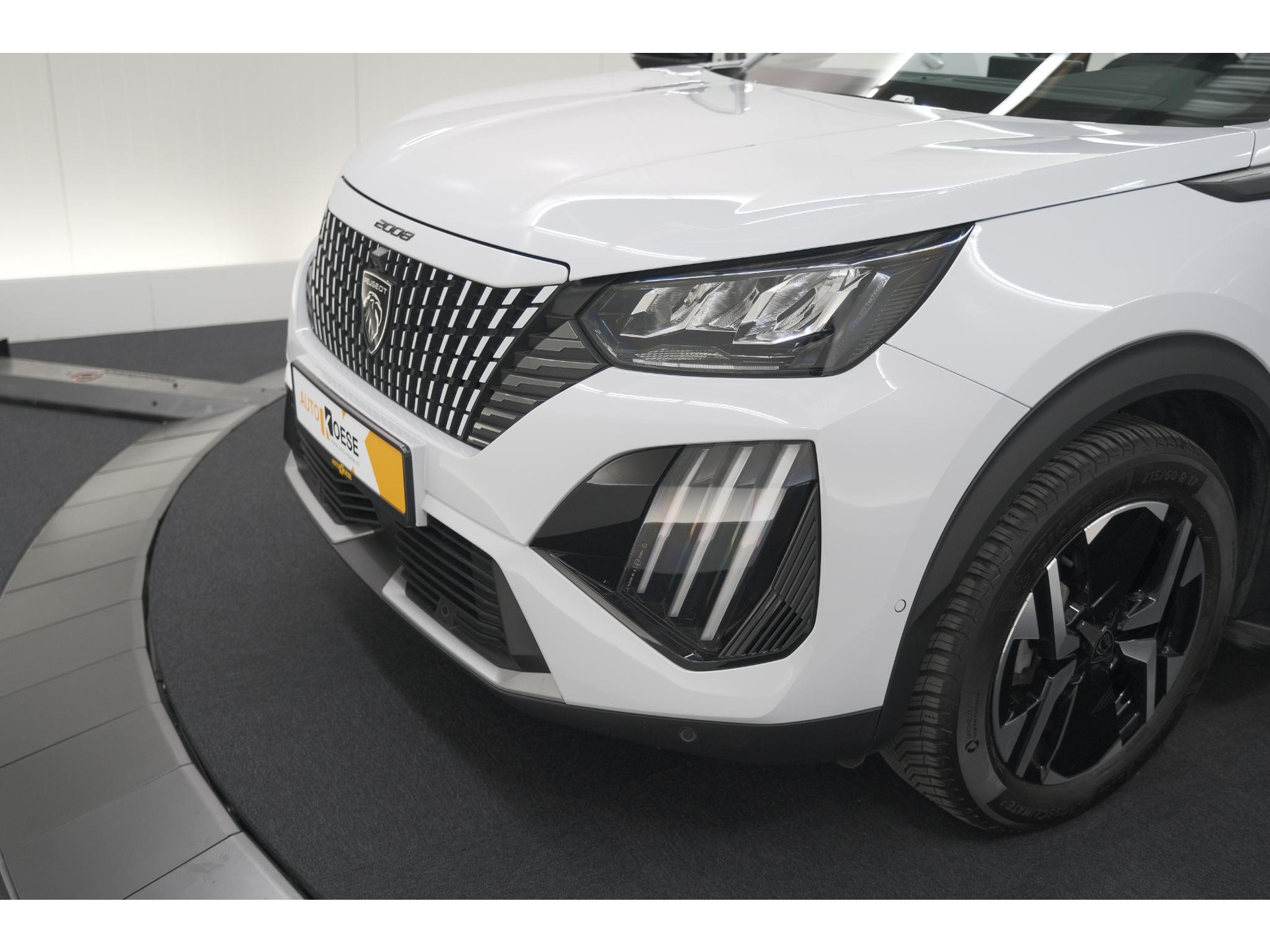 Peugeot 2008 PureTech 130 EAT8 Allure | Allseason banden | 360 Camera | Dodehoekdetectie | Apple Carplay | Stoelverwarming