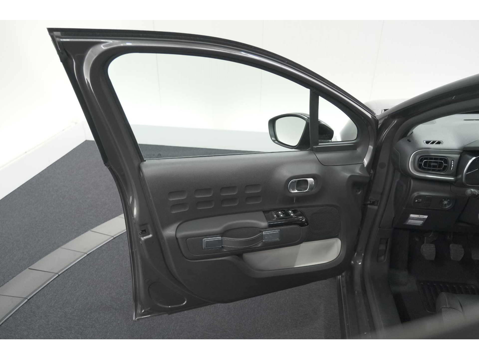 Citroen C3 PureTech 82 Feel Edition | Apple Carplay | Parkeersensoren | Navigatie | Climate Control | 16 Inch Velgen