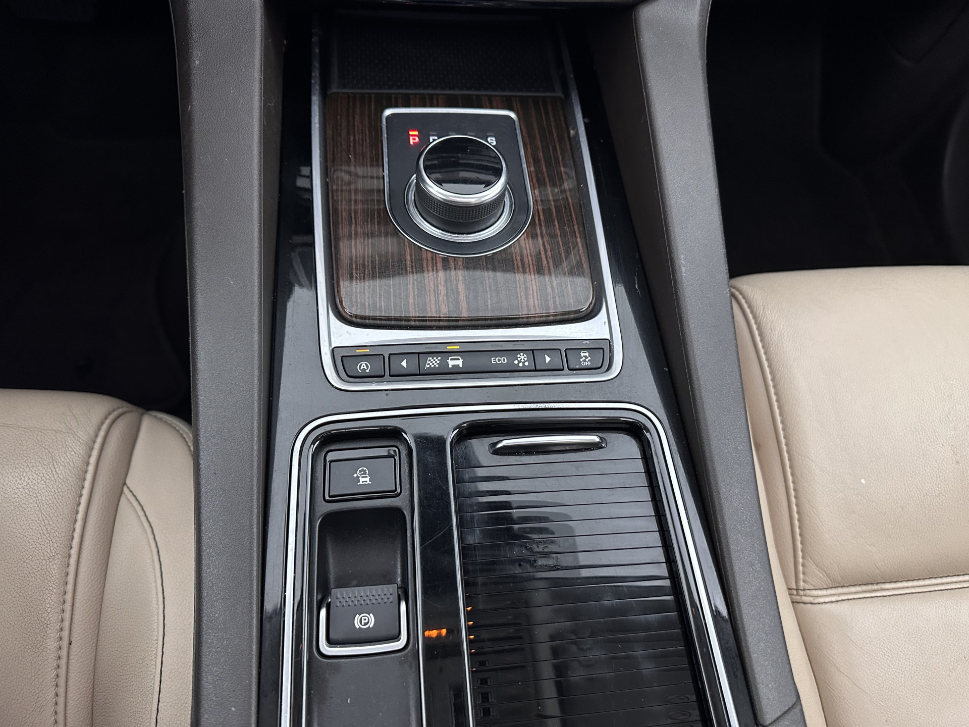 Jaguar F-PACE 2.0 Portfolio AWD 20d Aut. *PANO | DIGI-COCKPIT | XENON | LEATHER | KEYLESS | MERIDIAN-SOUND | NAVI-FULLMAP | ECC | PDC | CRUISE | 19''ALU*