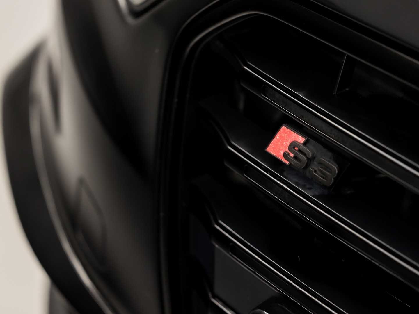 Audi A3 Sportback 2.0 TFSI S3 quattro S-Line 300Pk Automaat (PANORAMADAK, BLACK PACK, BANG&OLUFSEN, ELEK SPORTSTOELEN, RODE GORDELS, GETINT GLAS, PARKEERSENSOREN, NIEUWSTAAT)