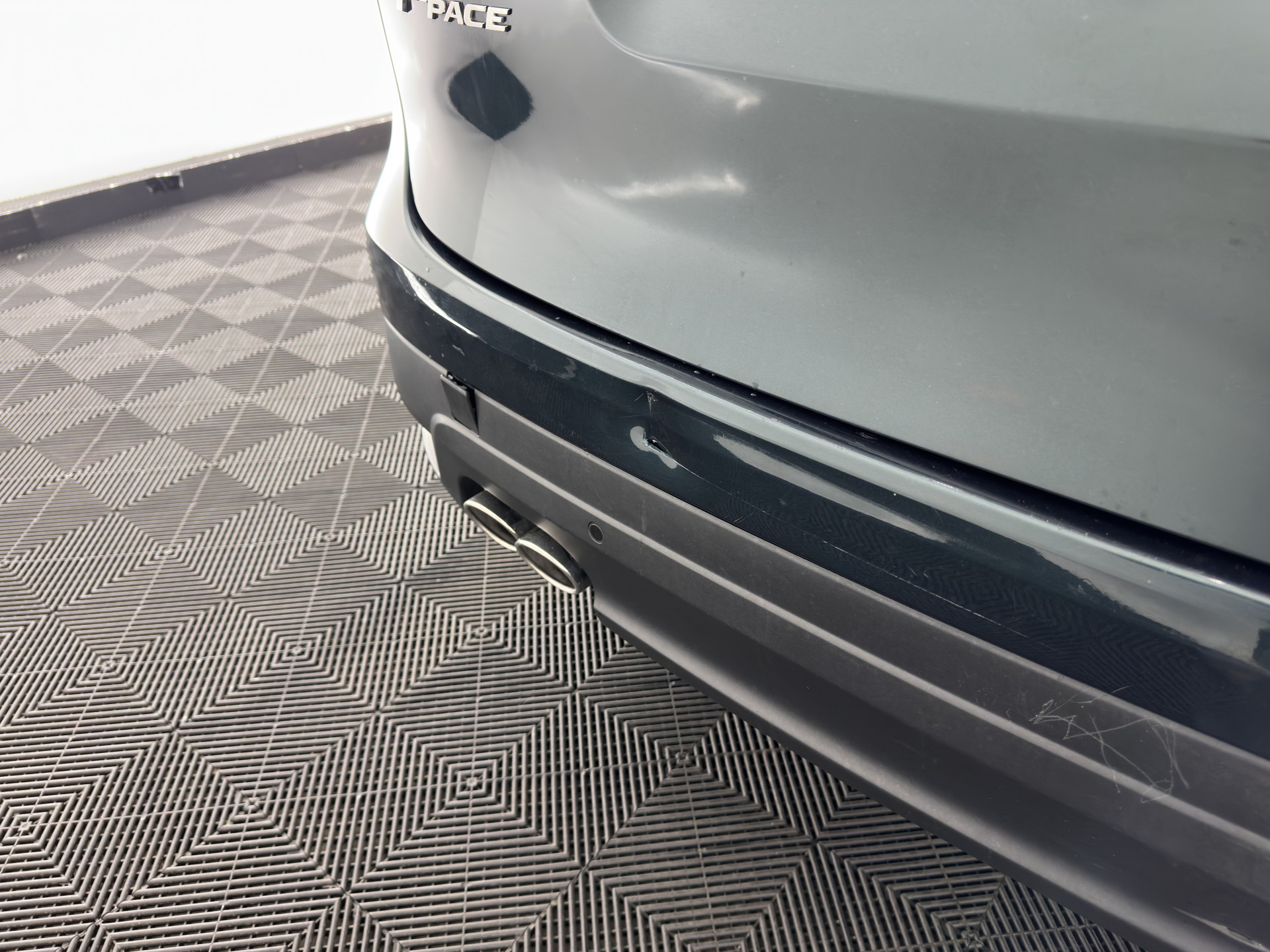 Jaguar F-PACE 2.0 Portfolio AWD 20d Aut. *PANO | DIGI-COCKPIT | XENON | LEATHER | KEYLESS | MERIDIAN-SOUND | NAVI-FULLMAP | ECC | PDC | CRUISE | 19''ALU*