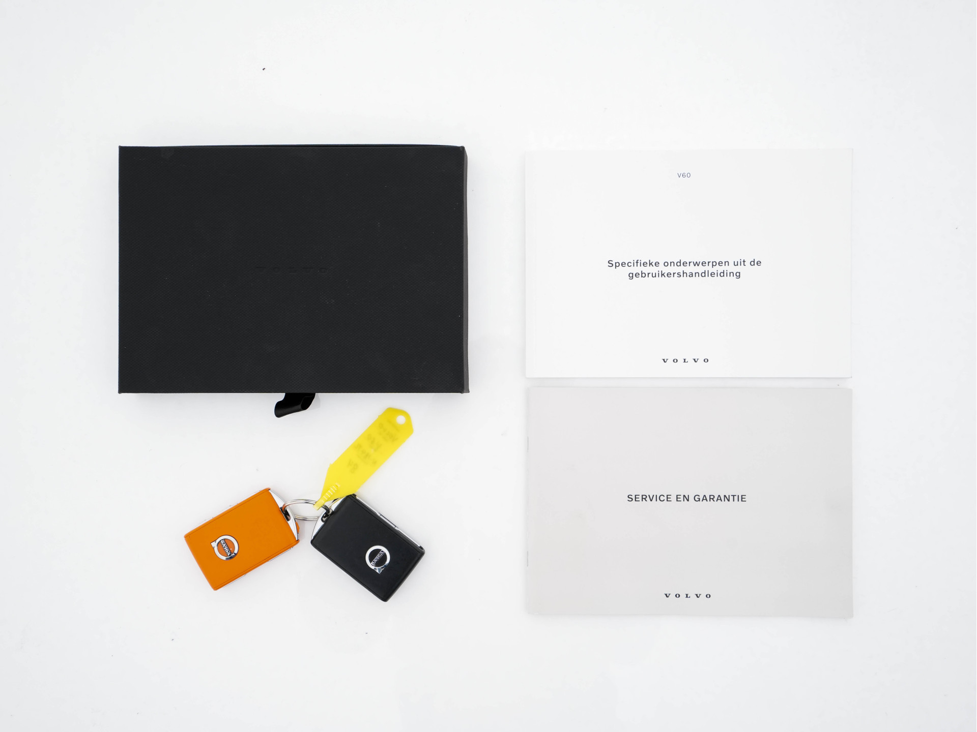 Volvo V60 2.0 B3 R-Design (INCL-BTW) *LEATHER-FABRIC | DIGI-COCKPIT | FULL-LED | MEMORY-PACK | HEATED-SPORTSEATS | LANE-ASSIST | NAVI-FULLMAP | CAMERA | DAB+ | PRIVACY-GLASS | ECC | PDC | TOWBAR | 19''ALU*