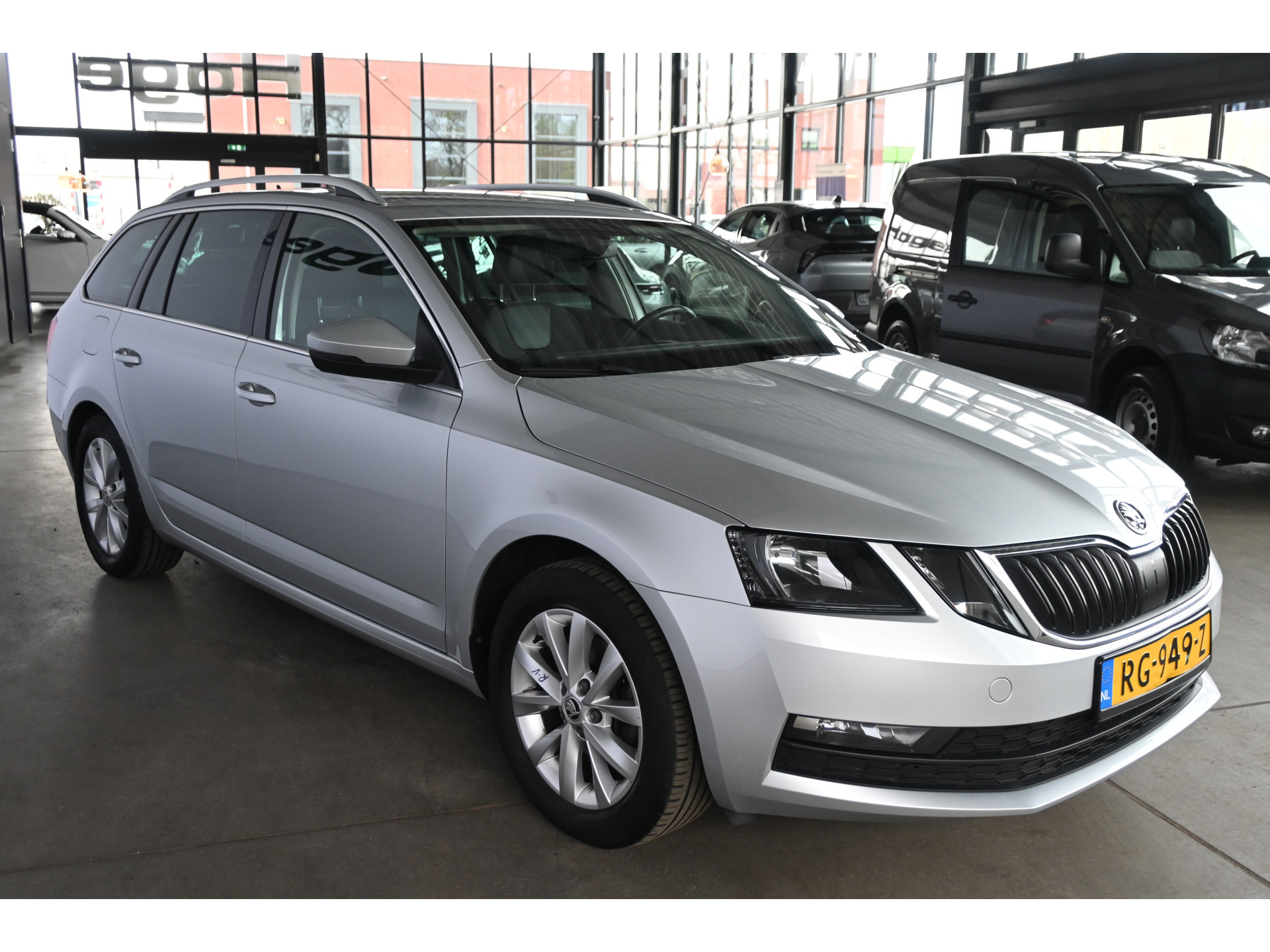 ŠKODA Octavia Combi 1.0 TSI Greentech Ambition Business Automaat Navigatie Stoelverwarming Rijklaarprijs! Inruil Mogelijk!