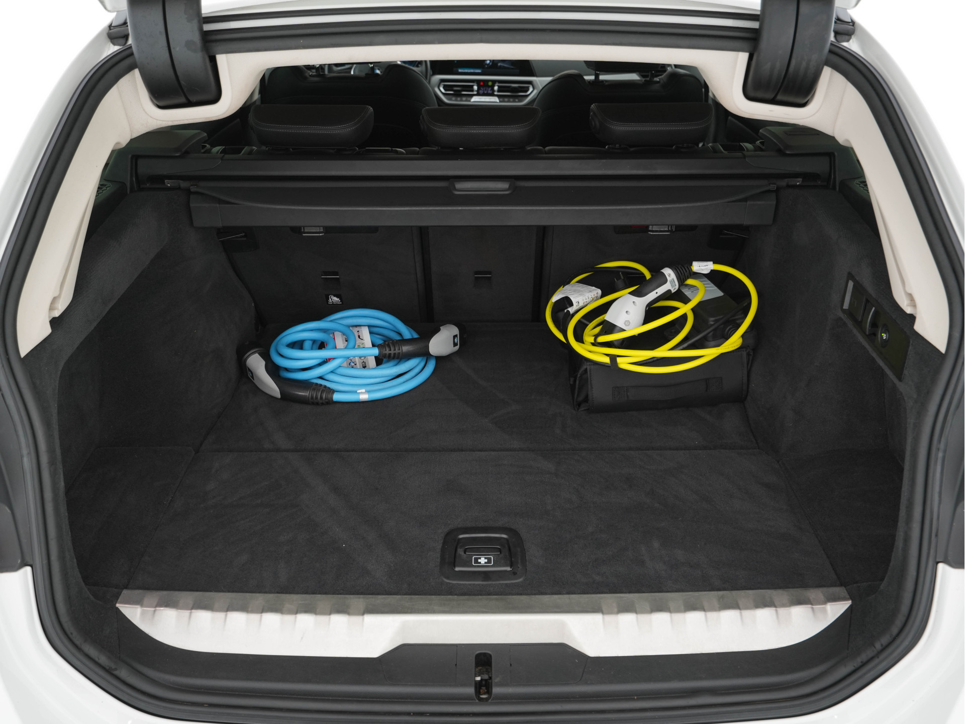 BMW 3-serie Touring 330e Plug-In (INCL-BTW) *LUXURY-LEATHER | NAVI-FULLMAP |  DIGI-COCKPIT | FULL-LED | DAB | ECC | PDC | ADAPTIVE-CRUISE | HEATED-SPORSEATS | KEYLESS | PRIVACY-GLASS | KEYLESS | CARPLAY | TOWBAR | 17"ALU*