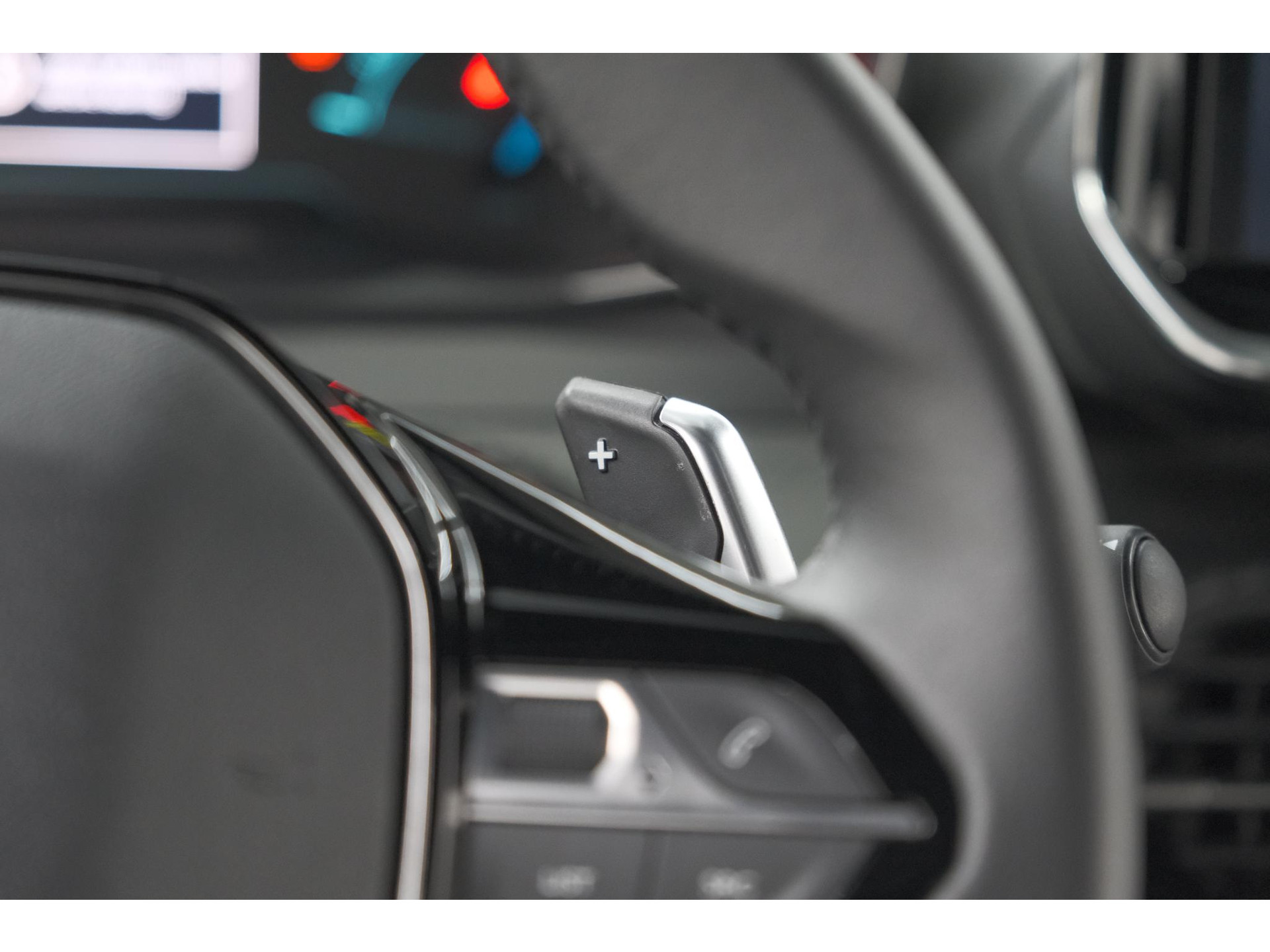 Peugeot 2008 Hybrid 136 e-DCS6 Style | Apple Carplay | Parkeersensoren | Climate control