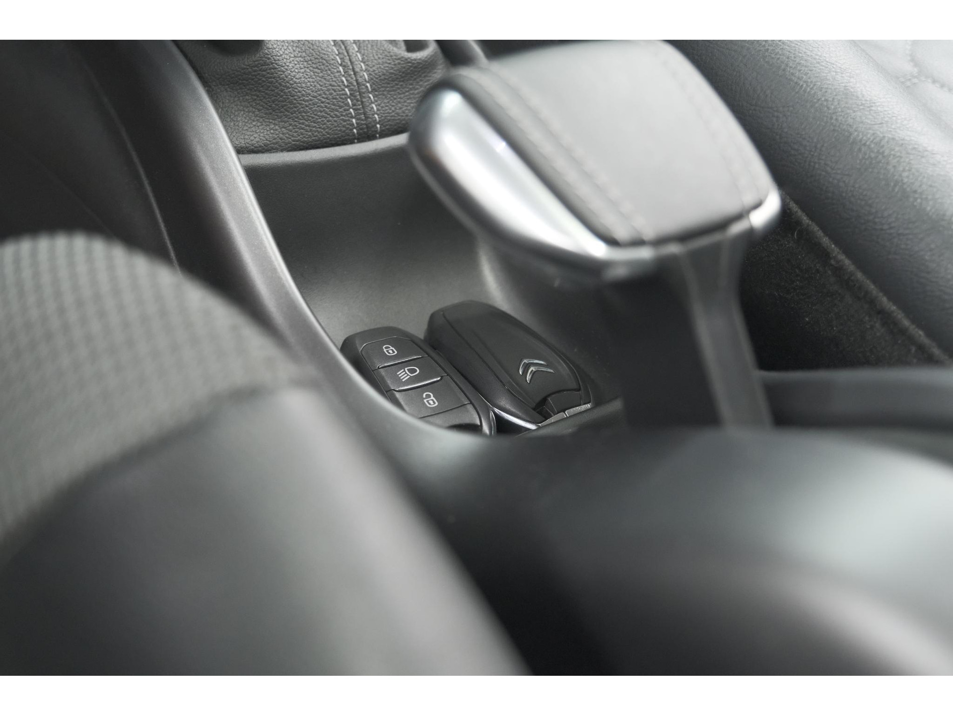 Citroen C3 Aircross PureTech 110 EAT6 Shine | Trekhaak | Panoramadak | Head-Up Display | Camera | Navigatie