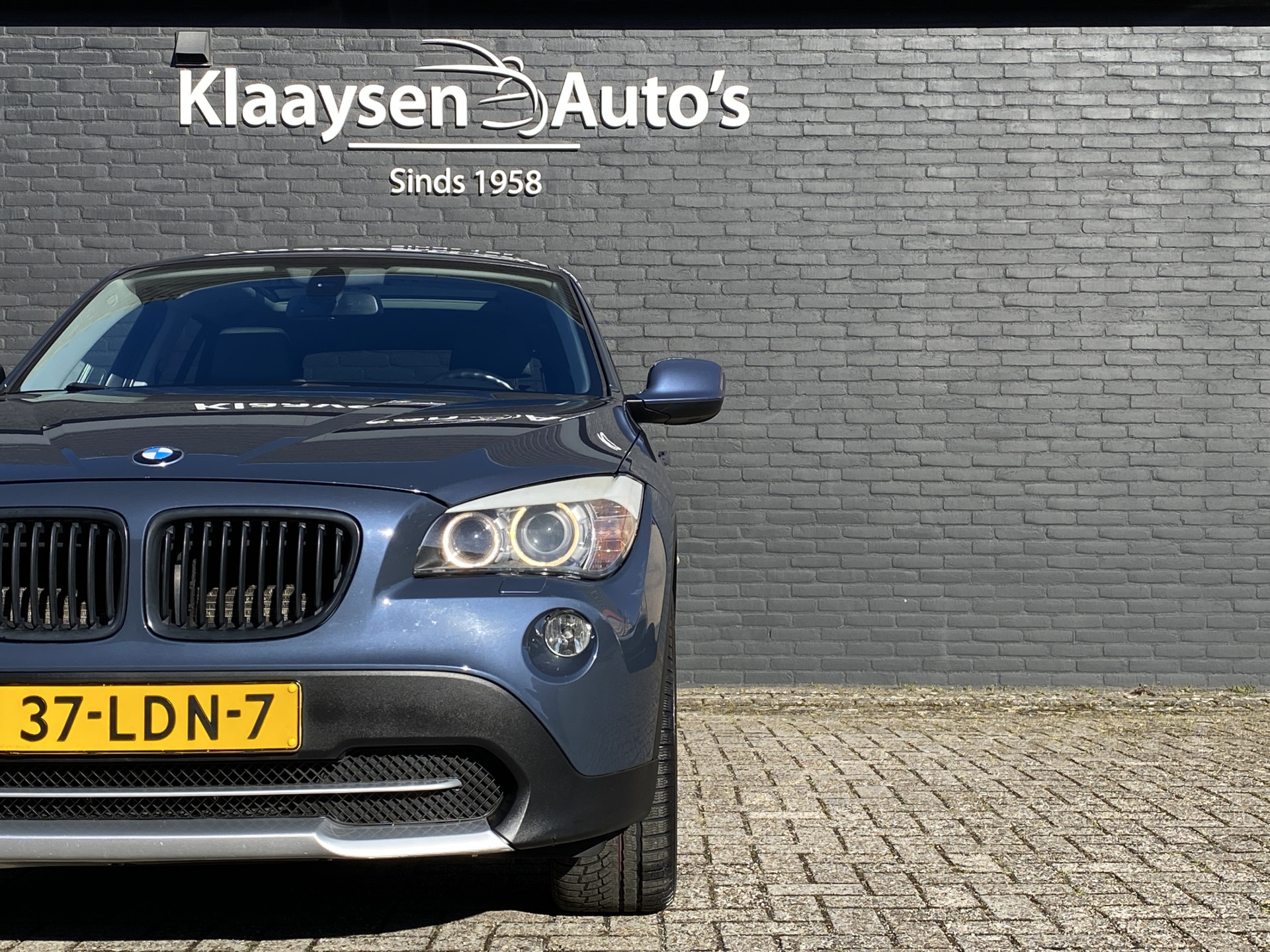 BMW X1 sDrive18i Executive AUT. | navigatie | panoramadak | sportstoelen | xenon verlichting | lichtmetalen velgen 18 inch
