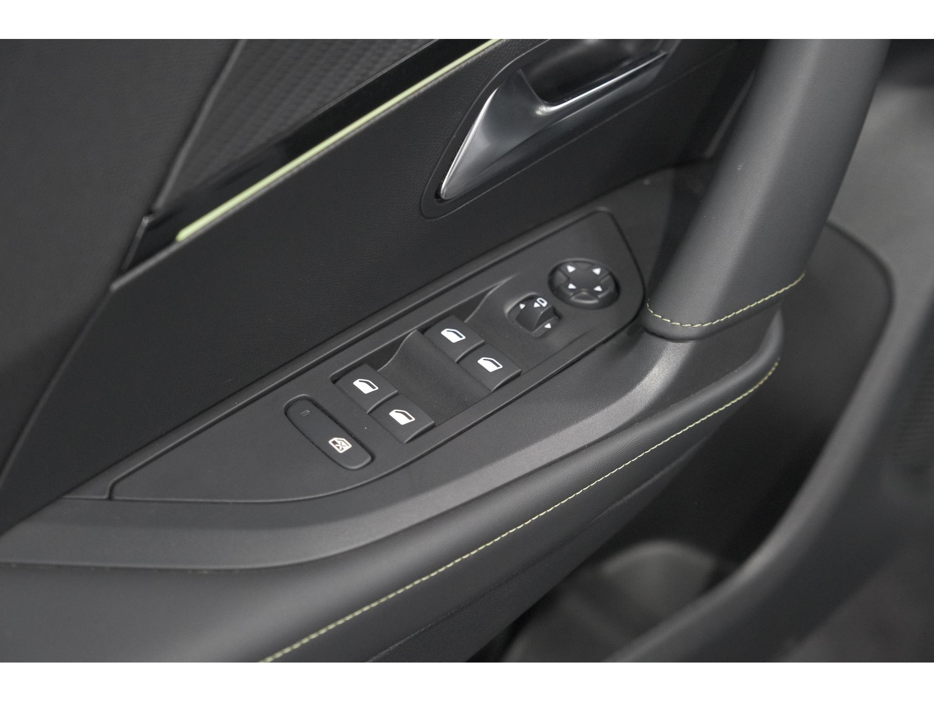 Peugeot 2008 PureTech 130 EAT8 GT | 360 Camera | Adaptieve Cruise Control | Pack Alcantara | Apple Carplay