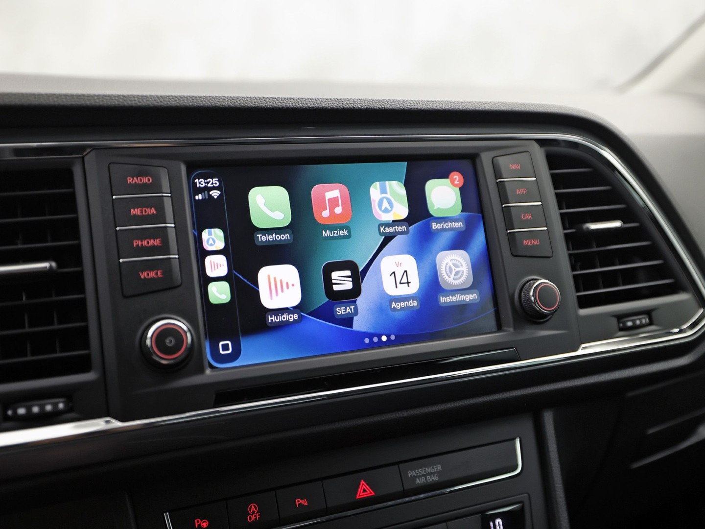 SEAT Ateca 1.0 TSI Sport (GROOT NAVI, APPLE CARPLAY, CAMERA, GETINT GLAS, LM VELGEN, CLIMATE, AUTOMATISCH INPARKEREN, NIEUWE APK)