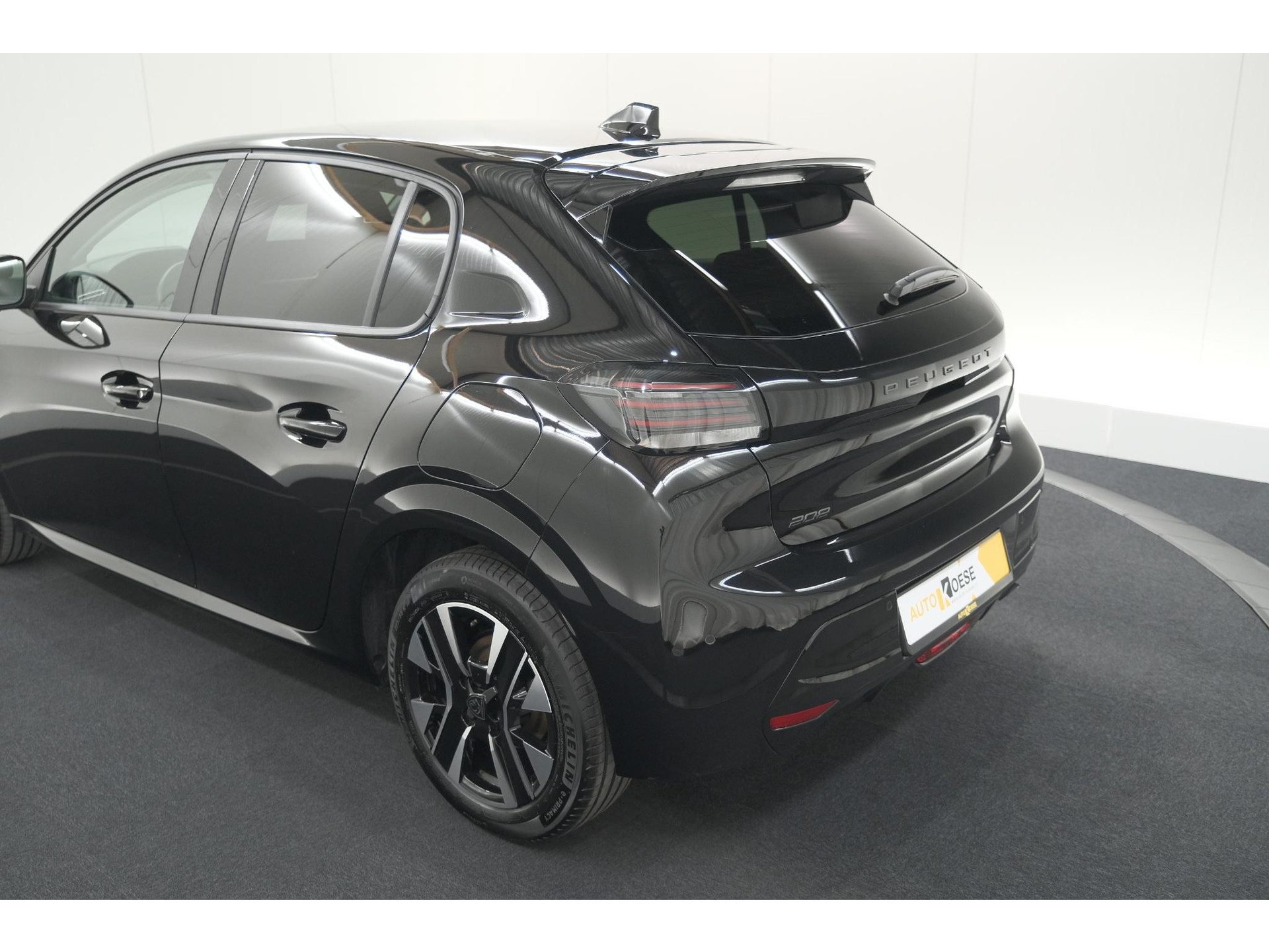 Peugeot 208 PureTech 100 Allure | Apple Carplay | Parkeersensoren | Climate Control