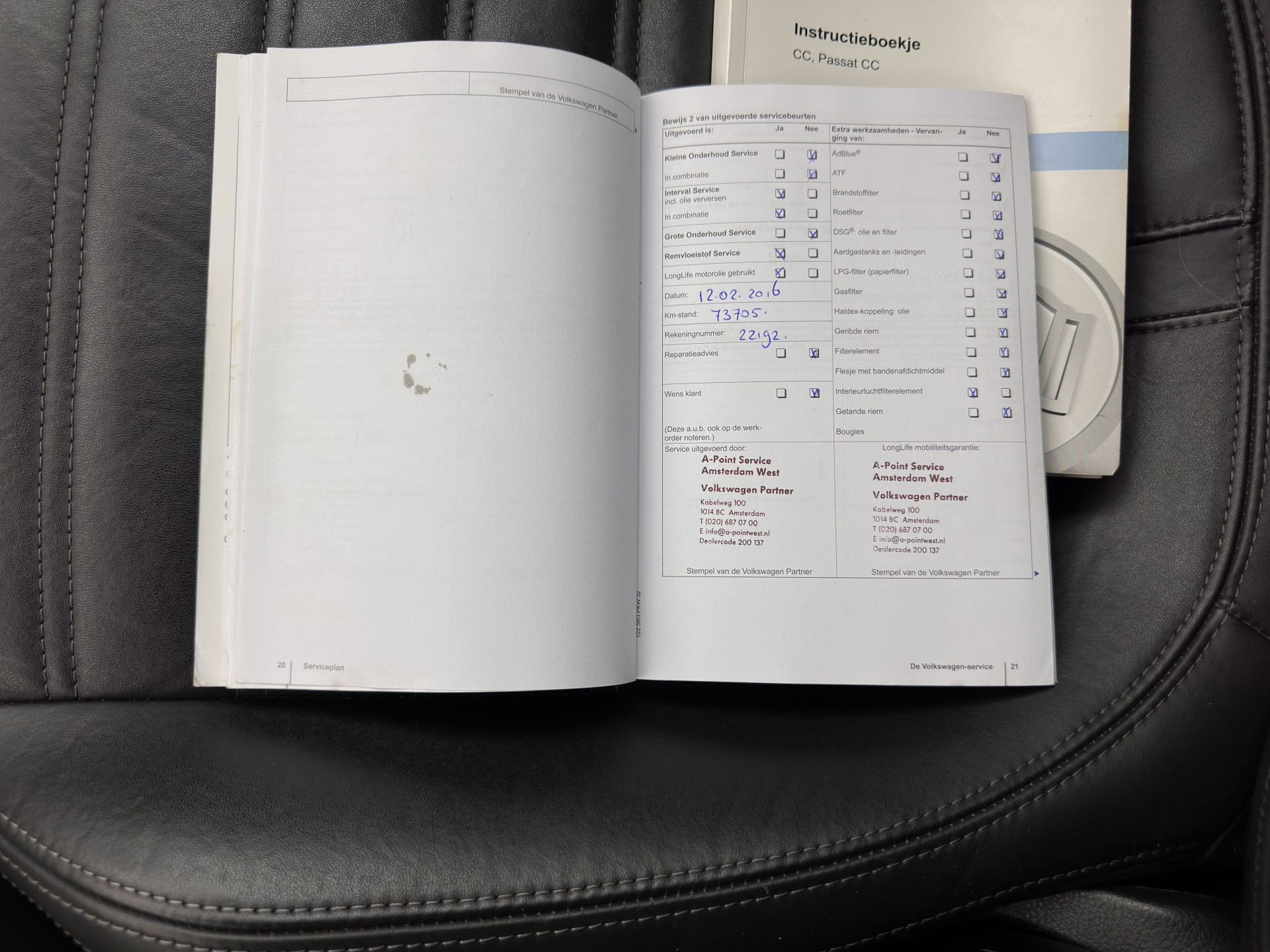 Volkswagen CC 1.8 TSI Aut. *LEATHER | BI-XENON | HEATED-SPORTSEATS | NAVI-FULLMAP | ECC | PDC | CRUISE | SHIFTPADDLES | PRIVACY-GLASS | TOWBAR | 18''ALU*