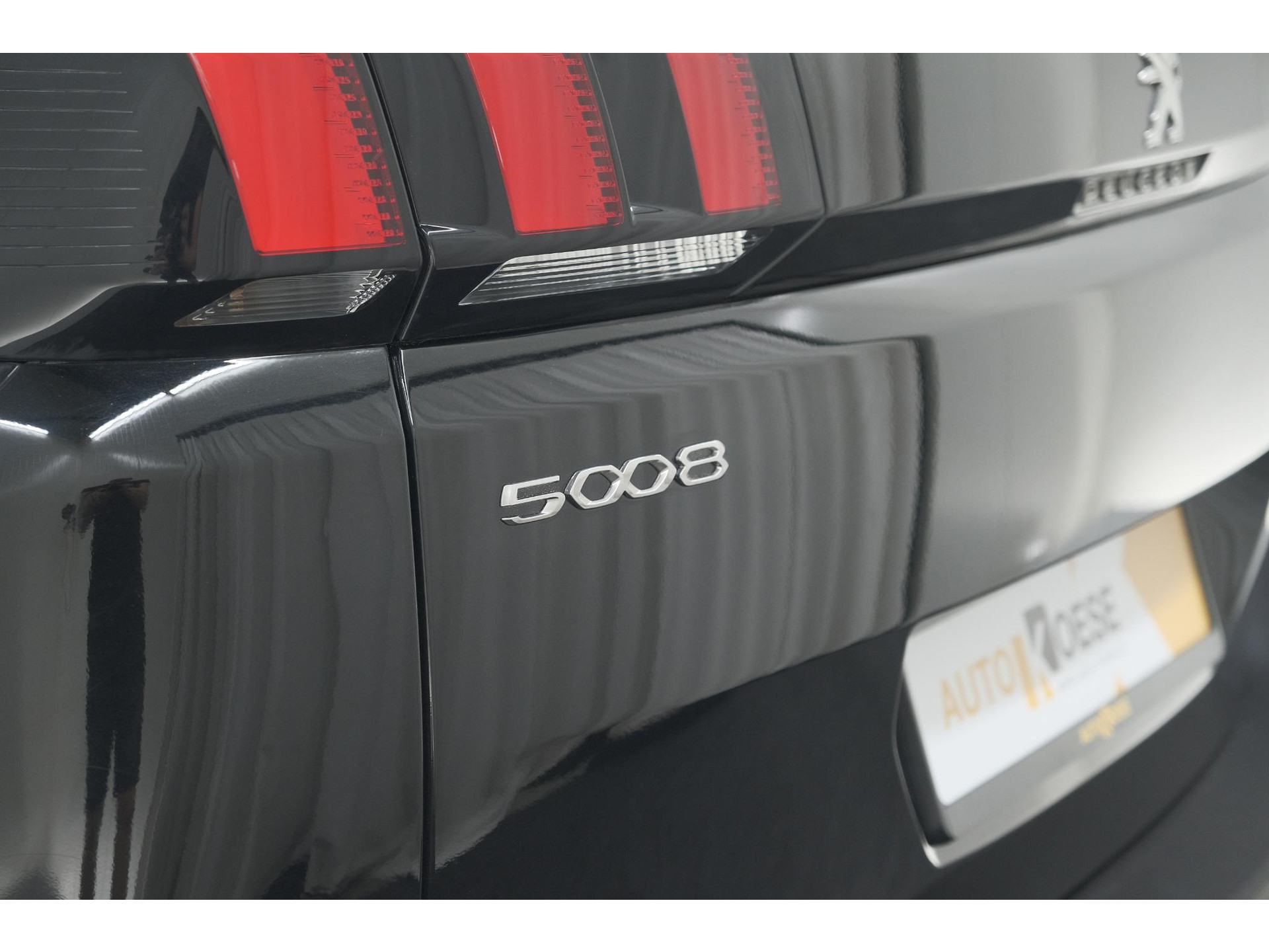 Peugeot 5008 PureTech 130 EAT8 Active Pack Business | 7 Zitplaatsen | Camera | Navigatie | Apple Carplay | Parkeersensoren