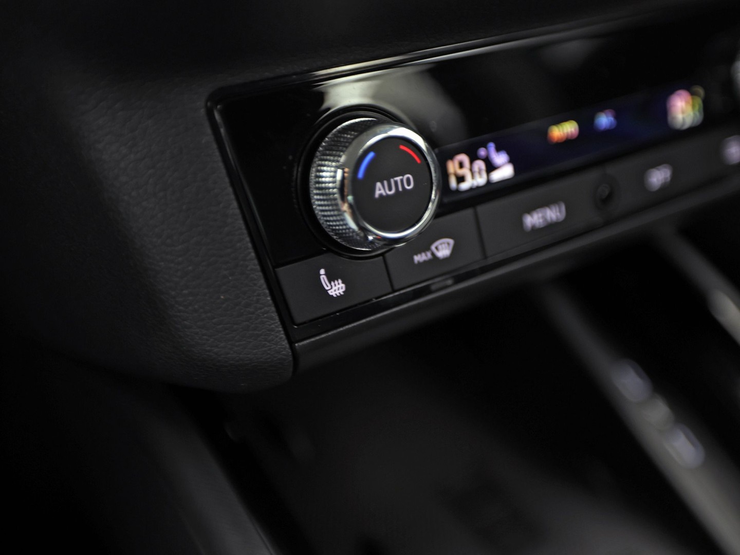 Škoda Scala 1.0 TSI Sport Automaat (VIRTUAL COCKPIT, APPLE CARPLAY, GROOT NAVI, CLIMATE, STOELVERWARMING, SPORTSTOELEN, PARKEERSENSOREN, LED KOPLAMPEN, NIEUWSTAAT)
