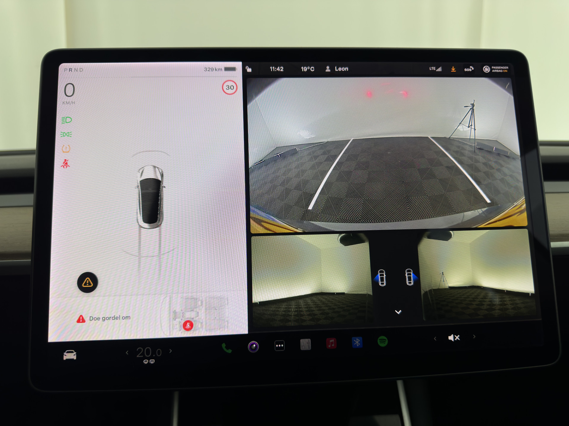 Tesla Model 3 Standard RWD Plus 60 kWh [ 3-Fase ] {SOH-88%} (INCL-BTW) Aut. *PANO | AUTO-PILOT | LEATHER | KEYLESS | FULL-LED | MEMORY-PACK | SURROUND-VIEW | DAB | CARPLAY | DIGI-COCKPIT | LANE-ASSIST | COMFORT-SEATS | 18"ALU*