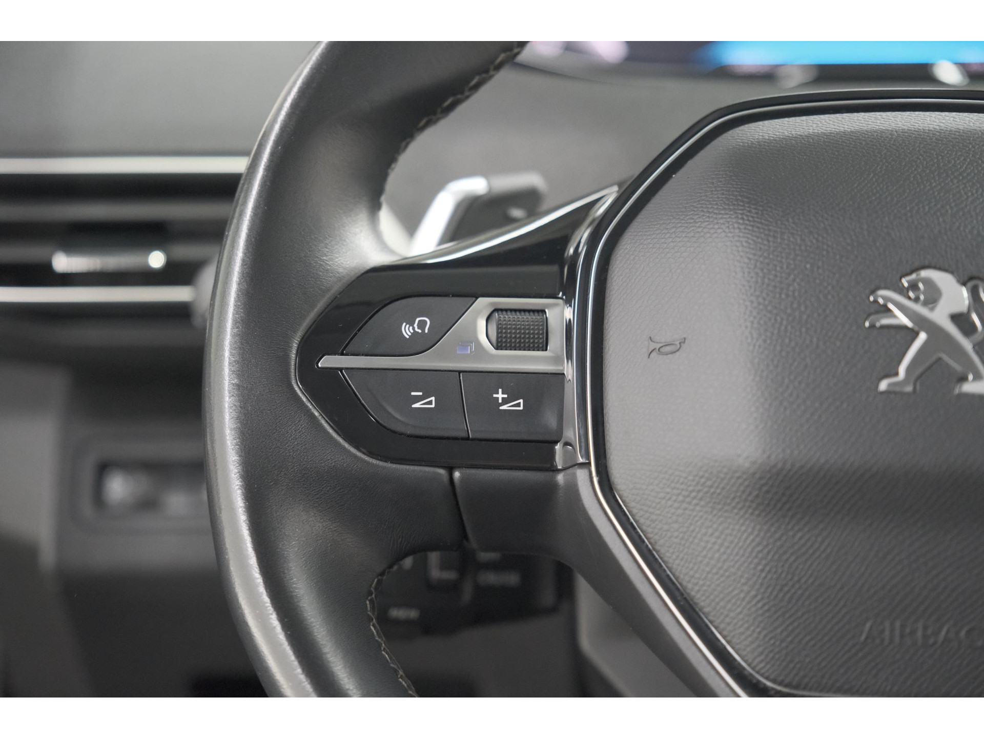 Peugeot 3008 PureTech 130 EAT8 Allure | Camera | Adaptieve Cruise Control | Elektrische Kofferklep