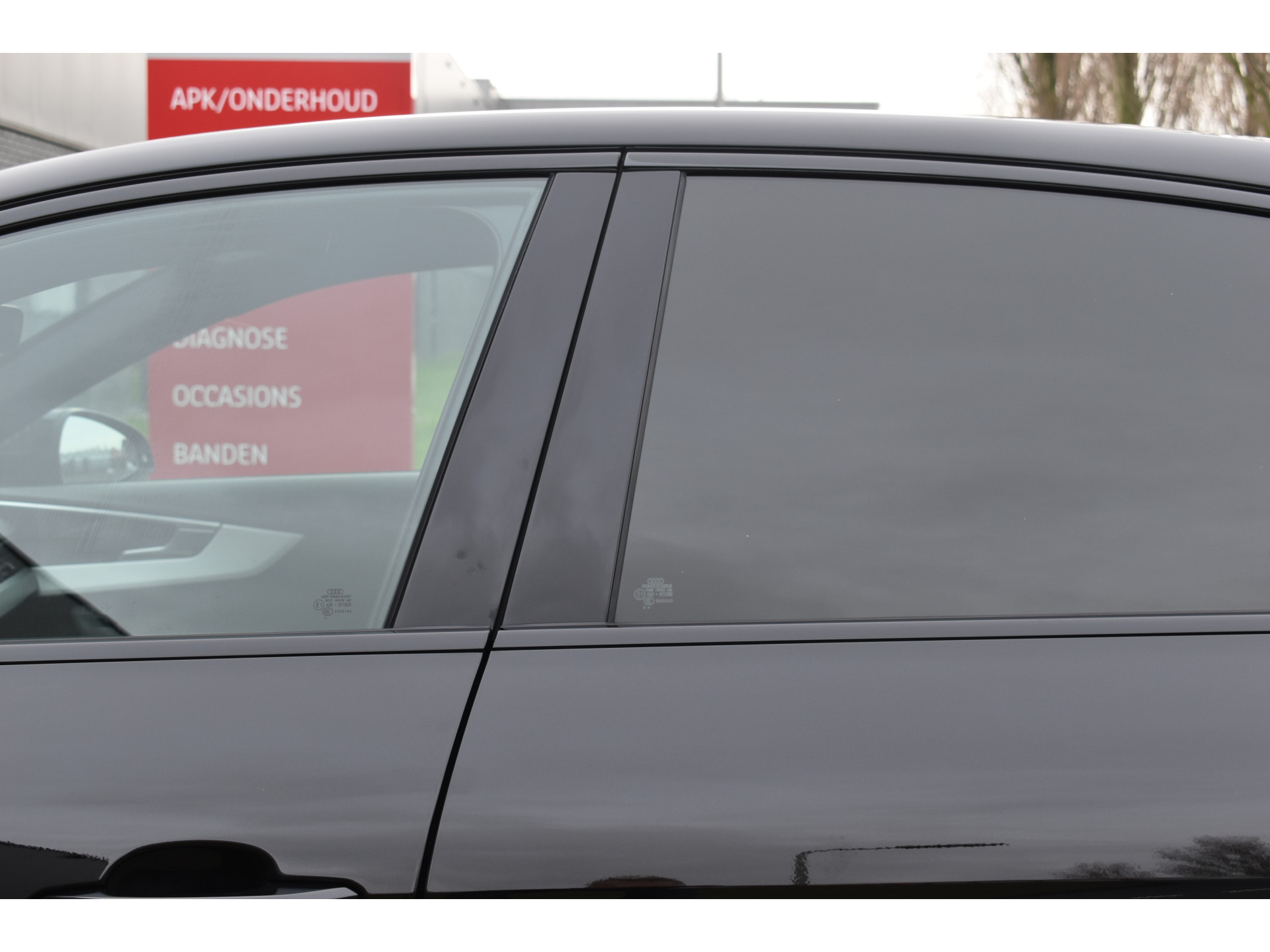 Audi A4 Limousine 35 TFSI S-line 2.0 Mild Hybrid S-line black-line Automaat Leder interieur