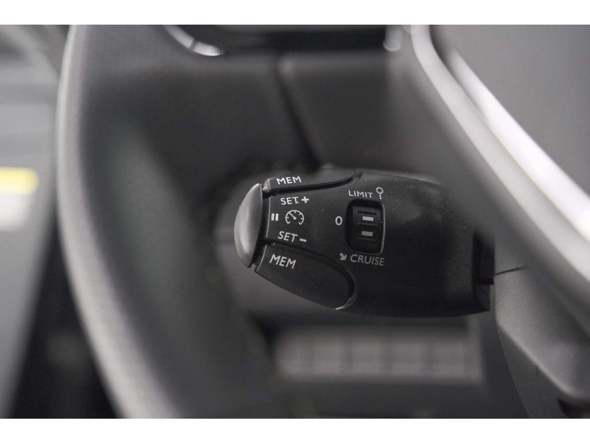 Peugeot 208 1.2 Hybrid 145 e-DCS6 GT | Alcantara Pakket | Camera | Apple Carplay | Stoelverwarming