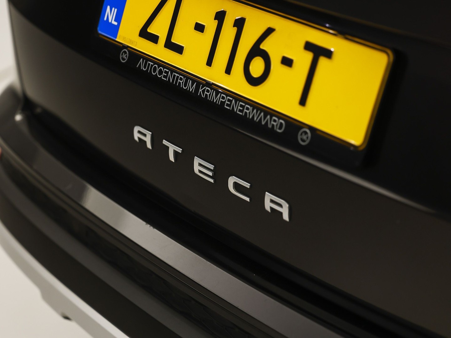 SEAT Ateca 1.0 TSI Sport (GROOT NAVI, APPLE CARPLAY, CAMERA, GETINT GLAS, LM VELGEN, CLIMATE, AUTOMATISCH INPARKEREN, NIEUWE APK)