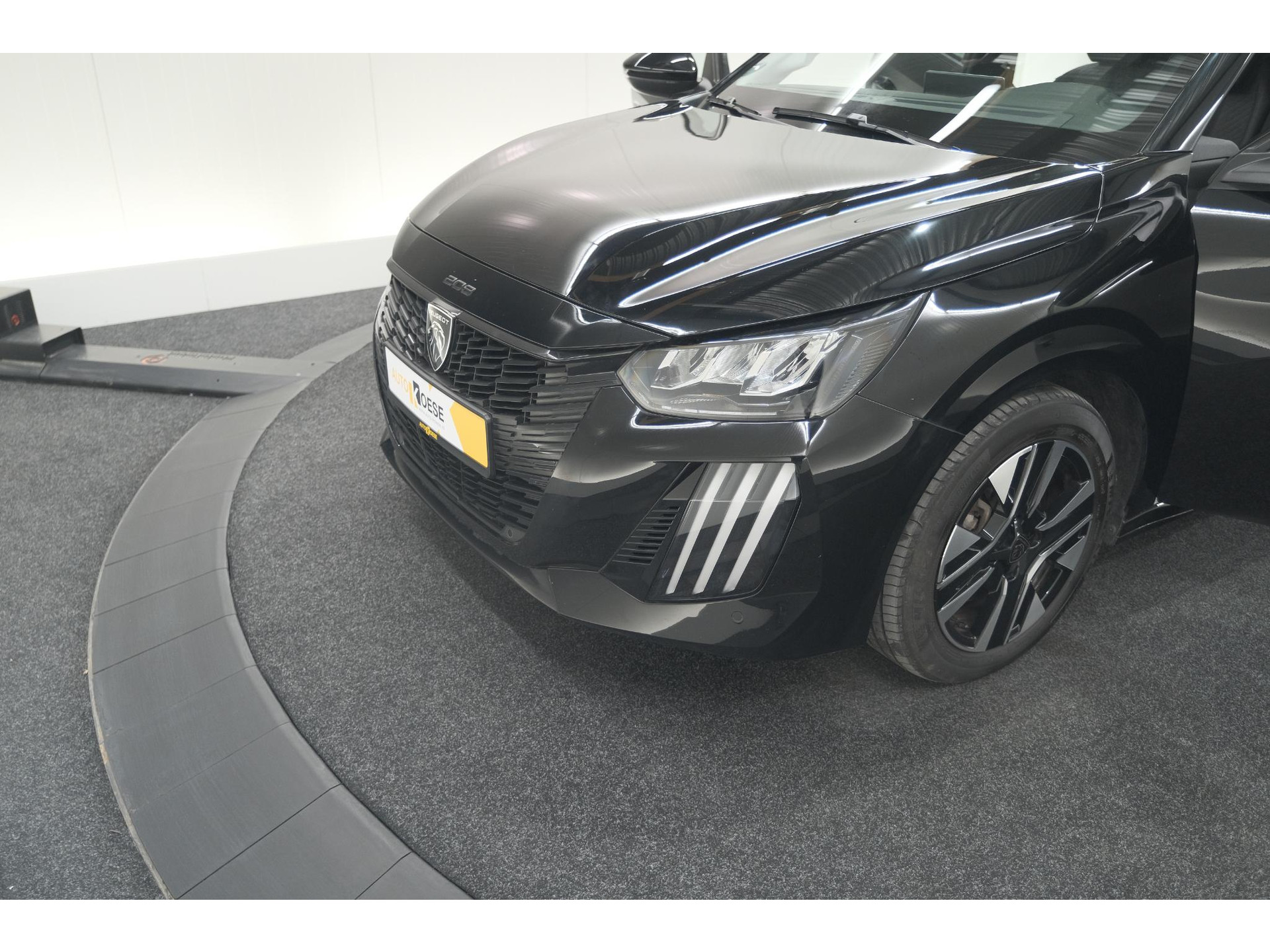 Peugeot 208 PureTech 100 Allure | Parkeersensoren | Navigatie | Apple Carplay