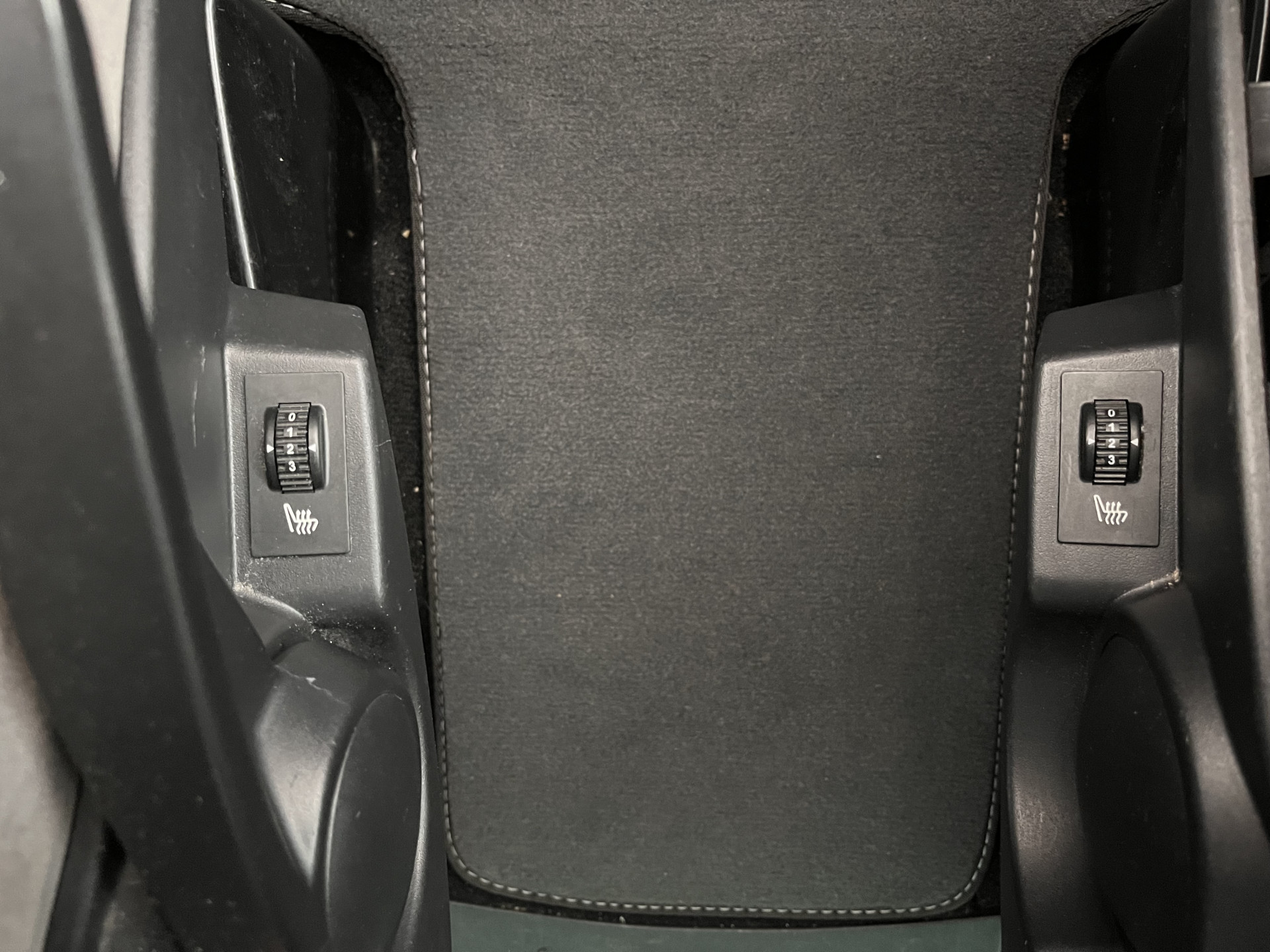 Peugeot 807 2.0 HDiF ST [ 7-Pers. ] Aut. *NAVI-FULLMAP | XENON | VELOURS-COMFORT-SEATS | HEATED-SEATS | ECC | PDC | CRUISE | TOWBAR | 16''ALU*