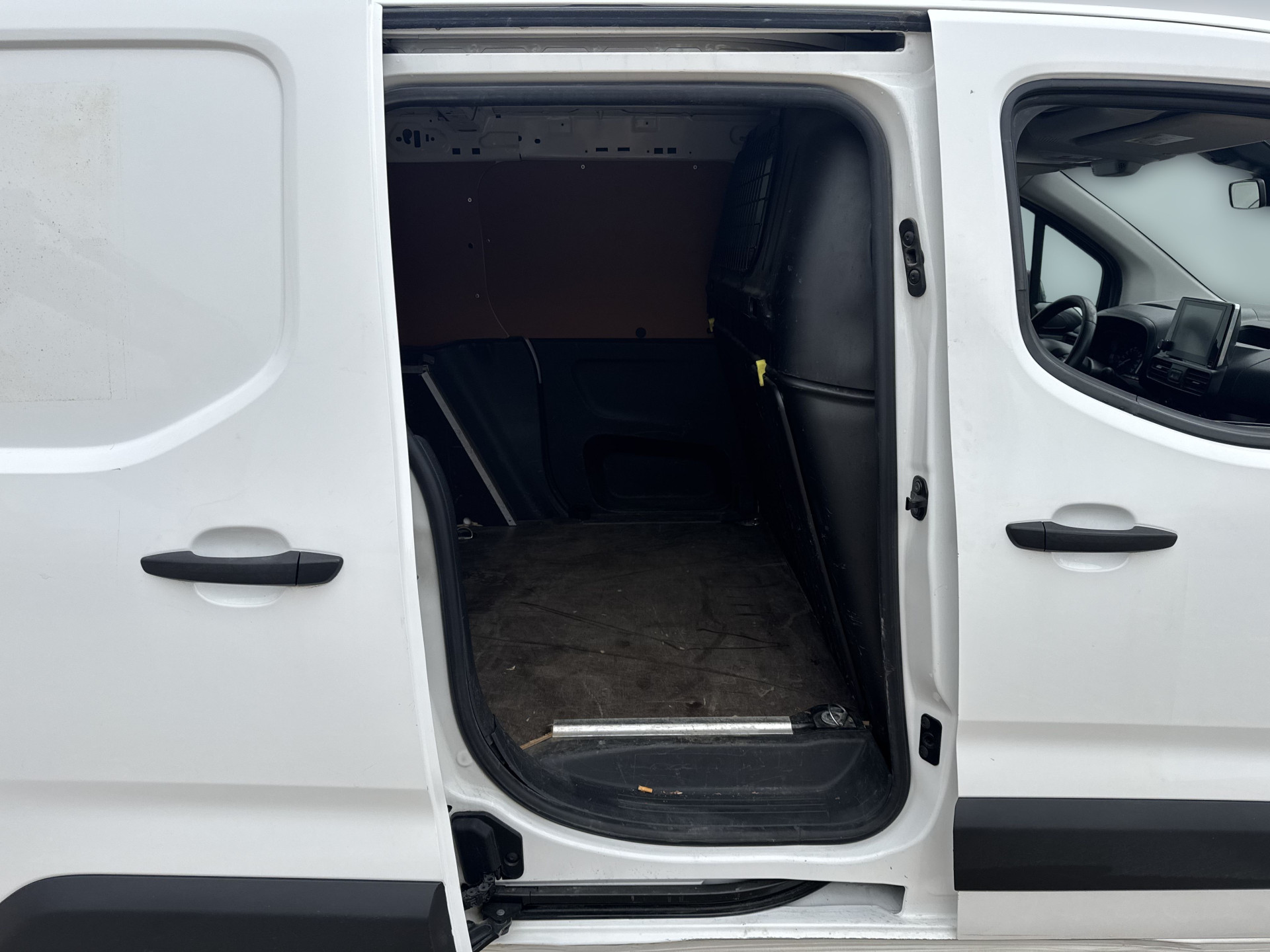Toyota ProAce City 1.2T 110 PK **Benzine** L1 Navigatie Climate control Camera Carplay Cruise control Parkeersensoren v+a Gasoline Benzin