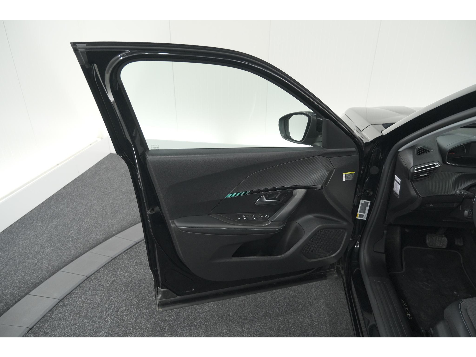 Peugeot 2008 PureTech 130 EAT8 Allure | Trekhaak | Camera | Navigatie | Apple Carplay