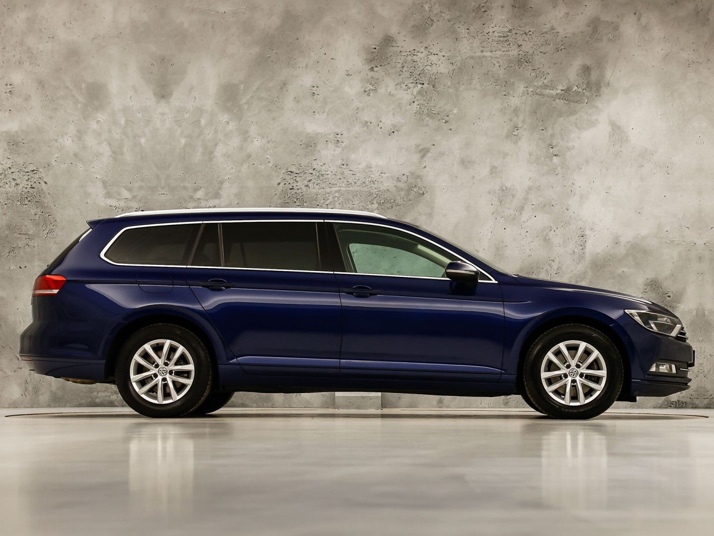 Volkswagen Passat Variant 1.4 TSI ACT Highline 150Pk Automaat (APPLE CARPLAY, GROOT NAVI, CLIMATE, CAMERA, SPORTSTOELEN, GETINT GLAS, KEYLESS START, ADAPTIVE CRUISE,
