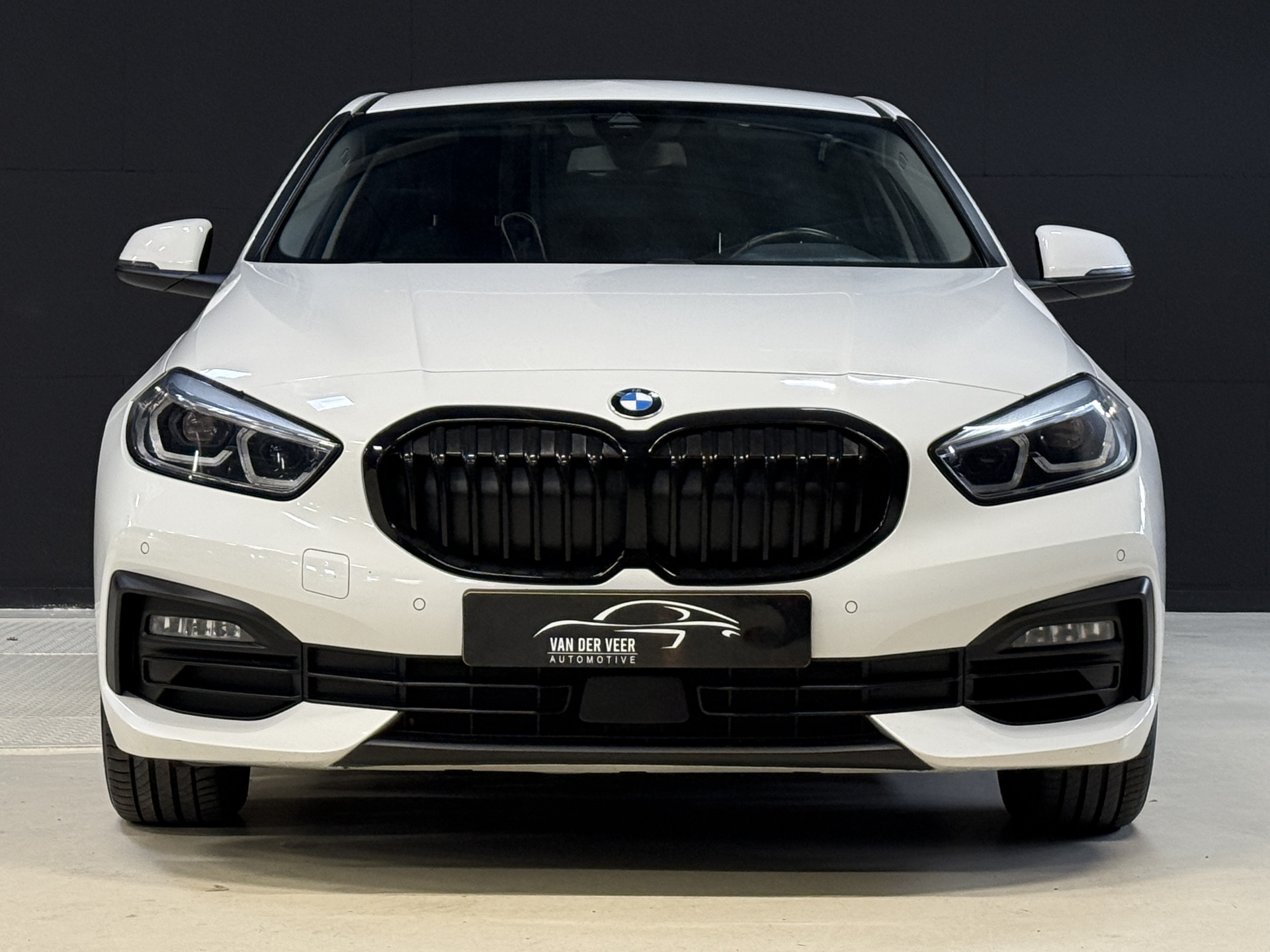 BMW 1-serie 116i Business Edition | Zwarte grill | Apple Carplay | DAB+ | PDC V+A