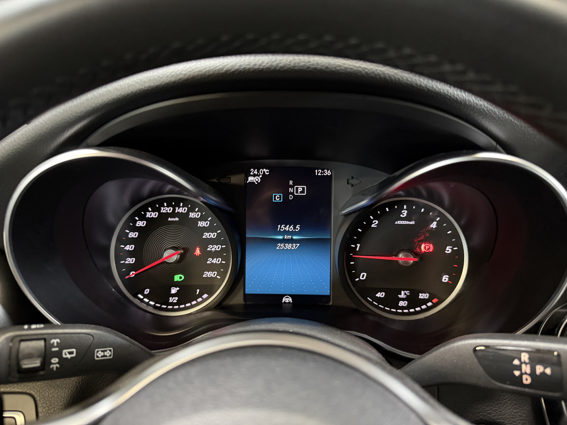 Mercedes-Benz C-klasse Estate 220 d Business Solution | Camera | Stoelverwarming | Elektr. trekhaak | Adaptive cruise | Full LED