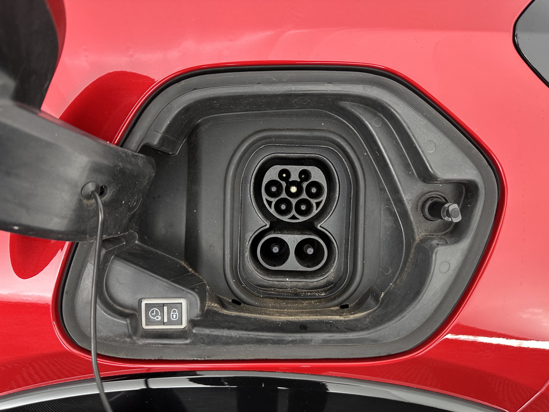 Peugeot e-208 EV GT Pack 50 kWh [ 3-Fase-11kW ] {SOH-88%] (INCL-BTW) *HEATPUMP | FULL-LED | DIGI-COCKPIT | BLINDSPOT | CAMERA | LEATHER-ALCANTARA | AMBIENTLIGHT | NAVI-FULLMAP | LANE-ASSIST | KEYLESS | DAB | CCS-FASTLOADER | HEATED-SPORTSEATS | PRIV