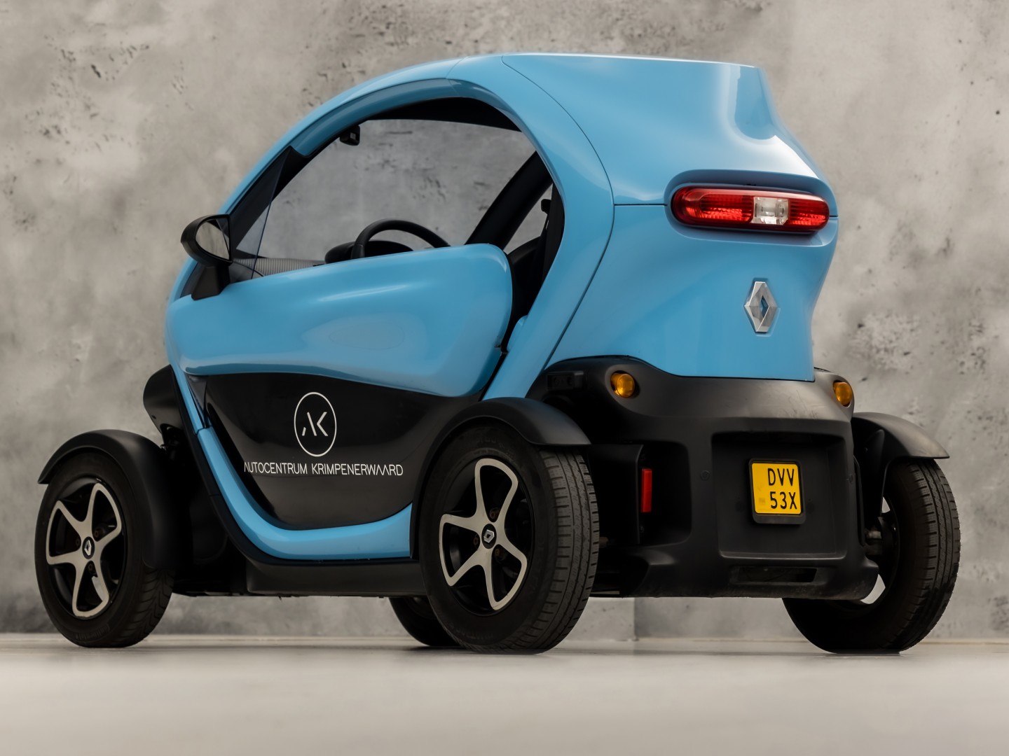 Renault Twizy Life (45 KMH, BROMMER KENTEKEN, ZWART LEDER, PARKEERSENSOREN, SPORTSTOEL, NIEUWSTAAT)
