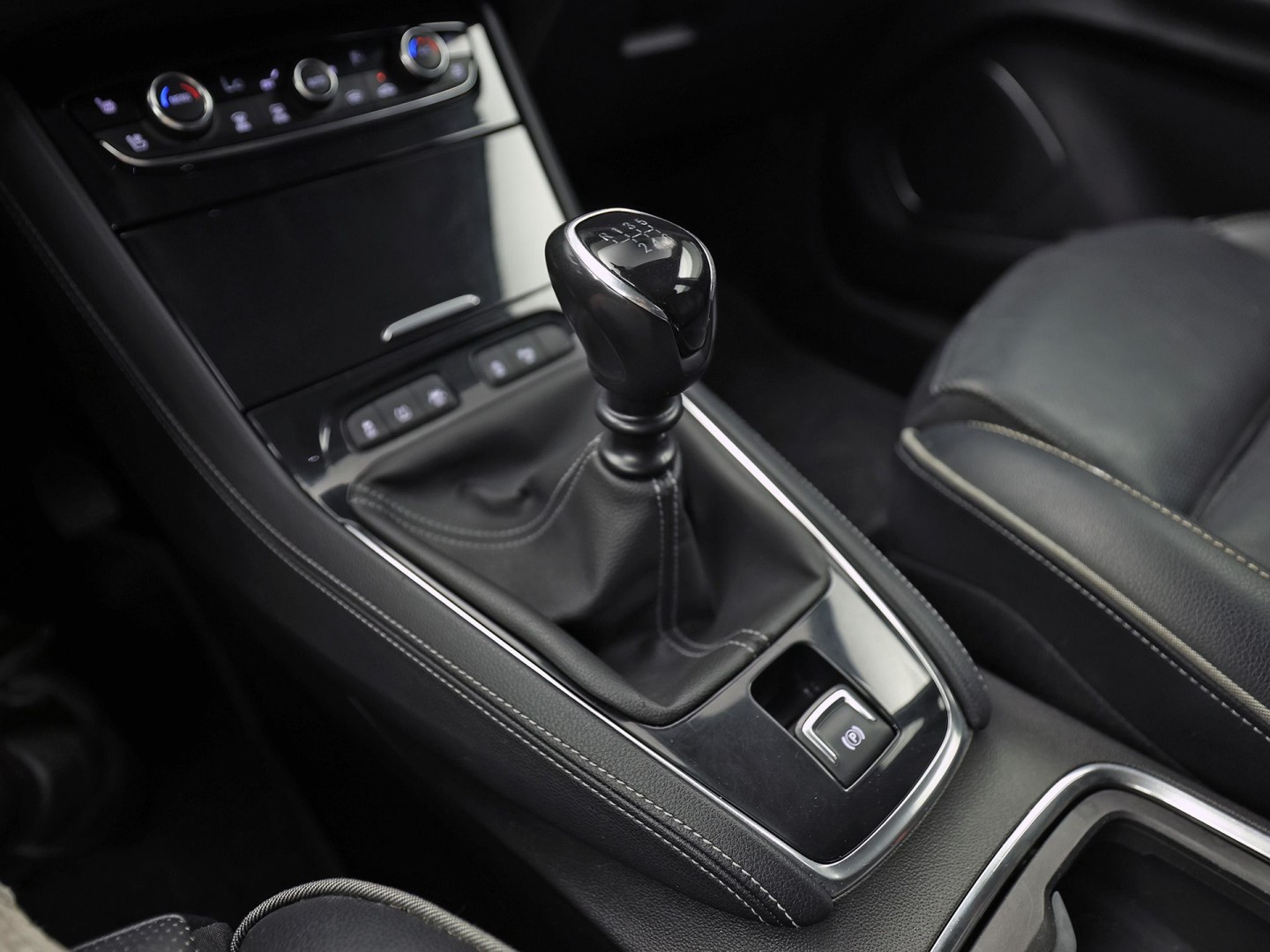 Opel Grandland X 1.2 Turbo Innovation Sport (APPLE CARPLAY, STOELKOELING/VERWARMING, MEMORY SEAT, 360 CAMERA, LEDER, GETINT GLAS, STUURWIEL VERWARMD, NIEUWE APK, NIEUWSTAAT)