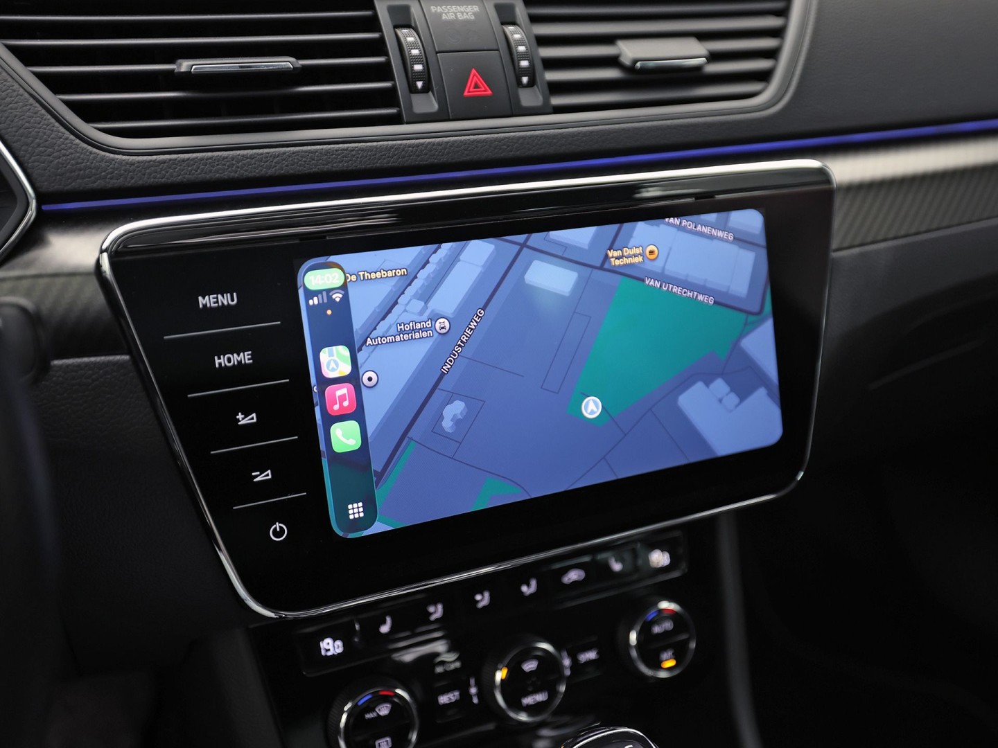 Škoda Superb Combi 1.4 TSI iV Sportline 218Pk Automaat (PANORAMADAK, 360 CAMERA, VIRTUAL COCKPIT, MEMORY SEATS, CANTON AUDIO, STOELVERWARMING, ADAPTIVE CRUISE, SFEERVERLICHTING, APPLE CARPLAY, NIEUWSTAAT)