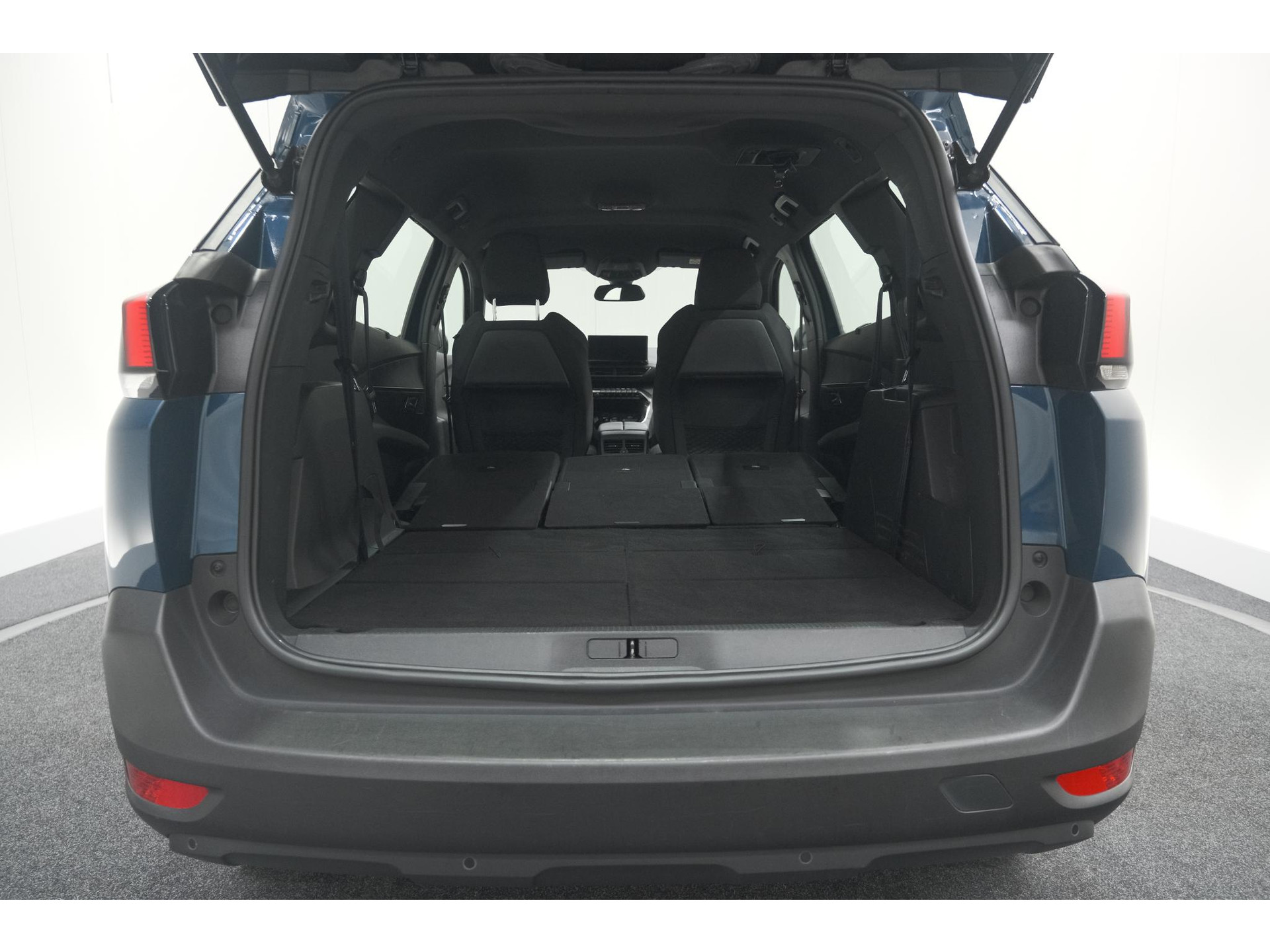 Peugeot 5008 PureTech 130 EAT8 Active Pack | 7 Zitplaatsen | Camera | Navigatie | Apple Carplay | Parkeersensoren